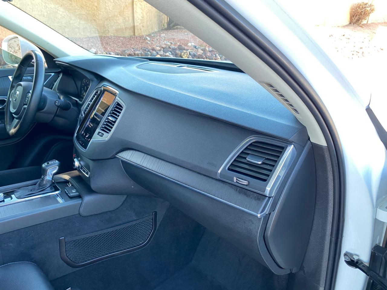 Volvo XC90 T6 AWD Momentum 6 Passenger 2020