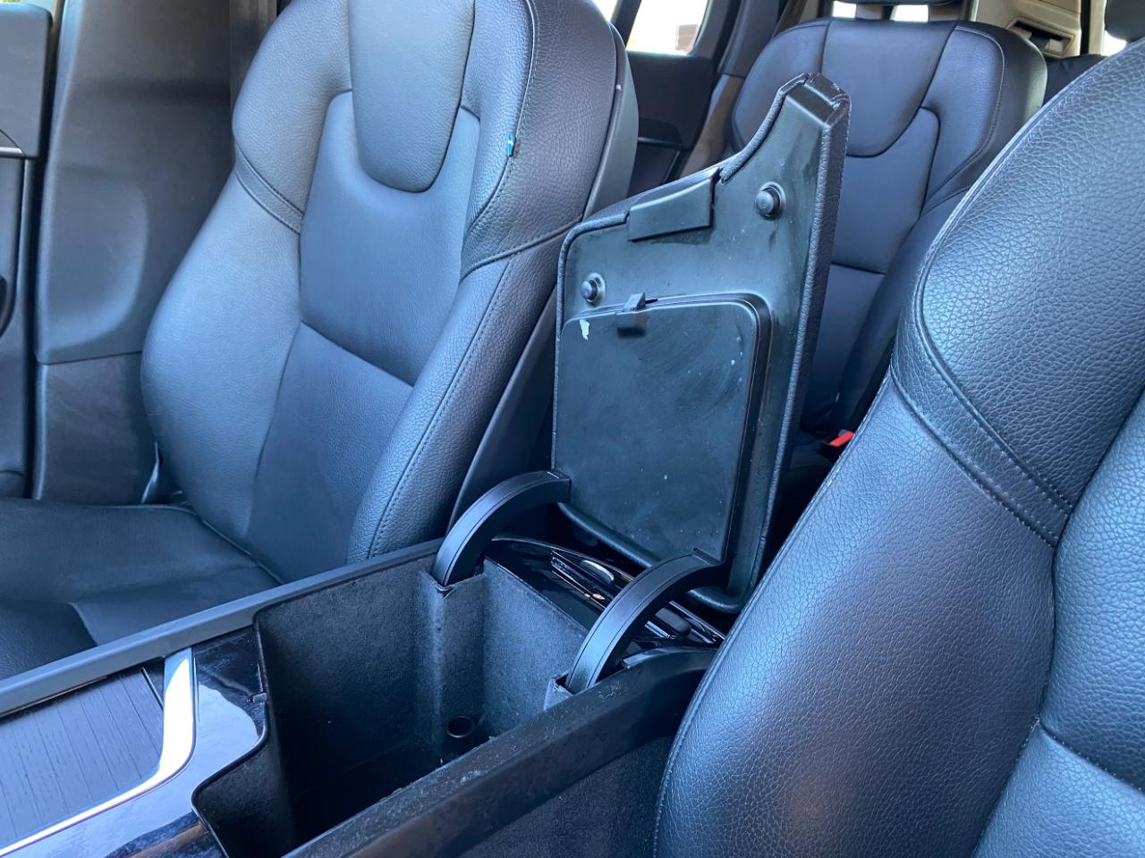 Volvo XC90 T6 AWD Momentum 6 Passenger 2020