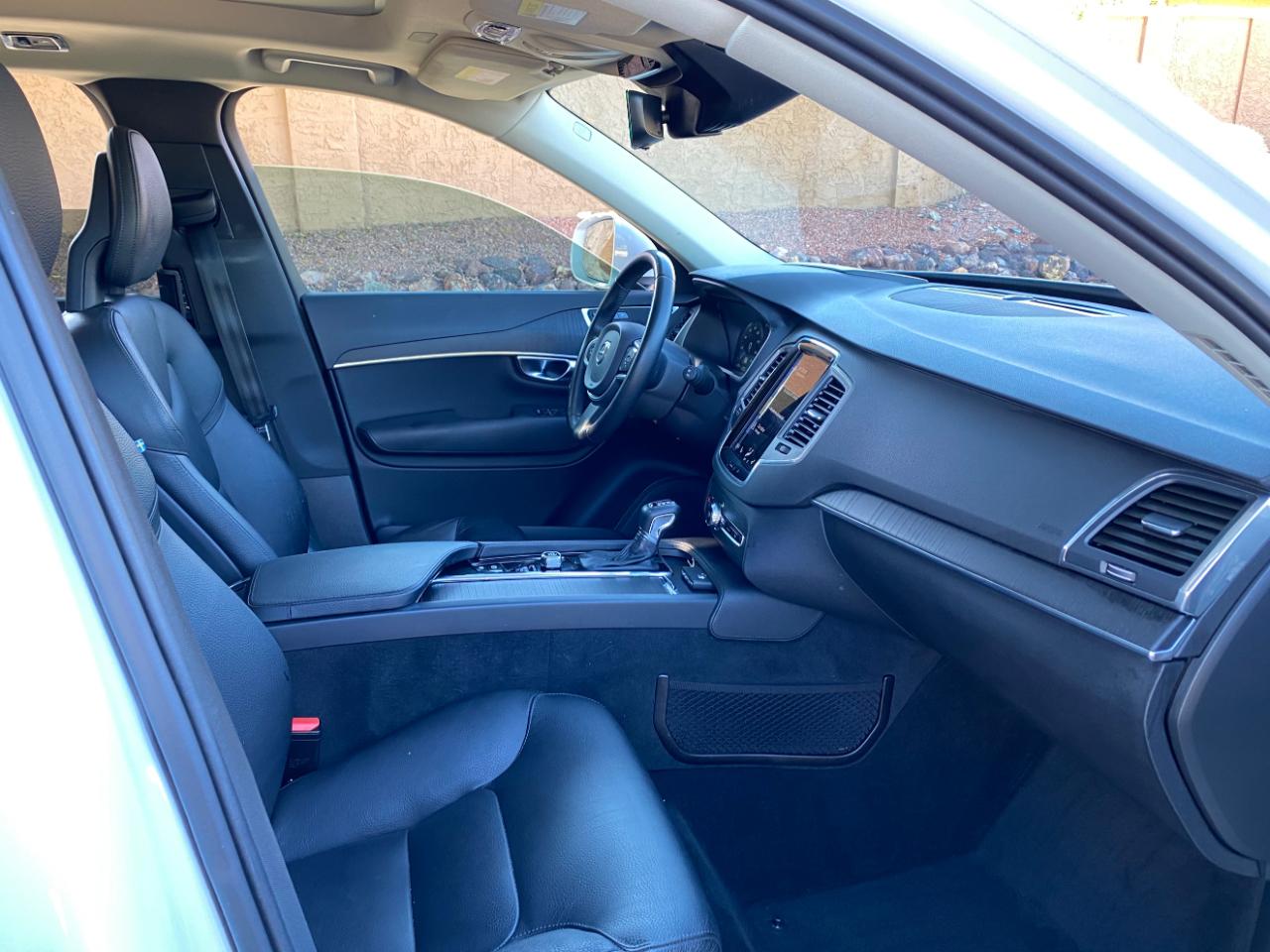 Volvo XC90 T6 AWD Momentum 6 Passenger 2020