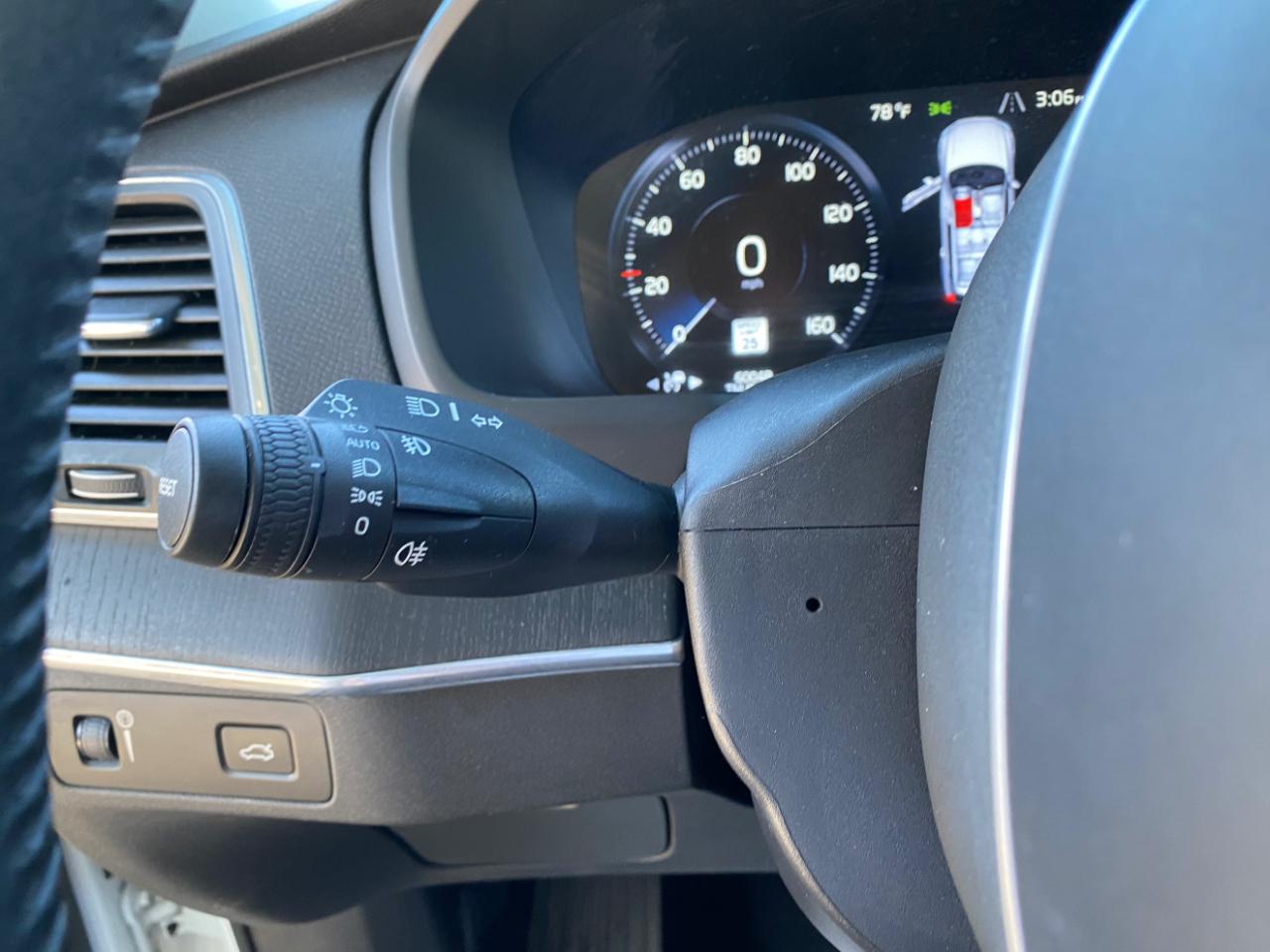 Volvo XC90 T6 AWD Momentum 6 Passenger 2020