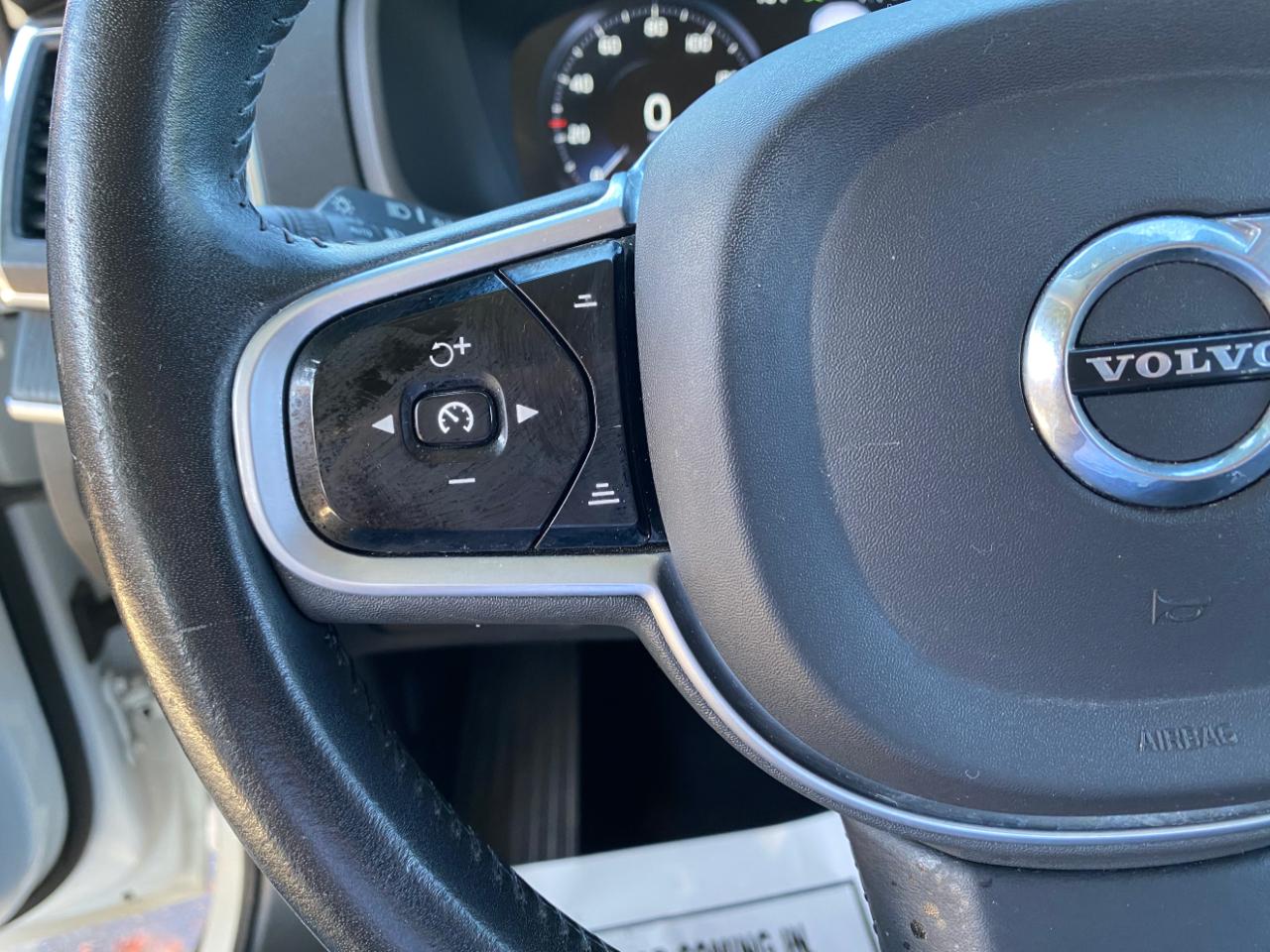 Volvo XC90 T6 AWD Momentum 6 Passenger 2020