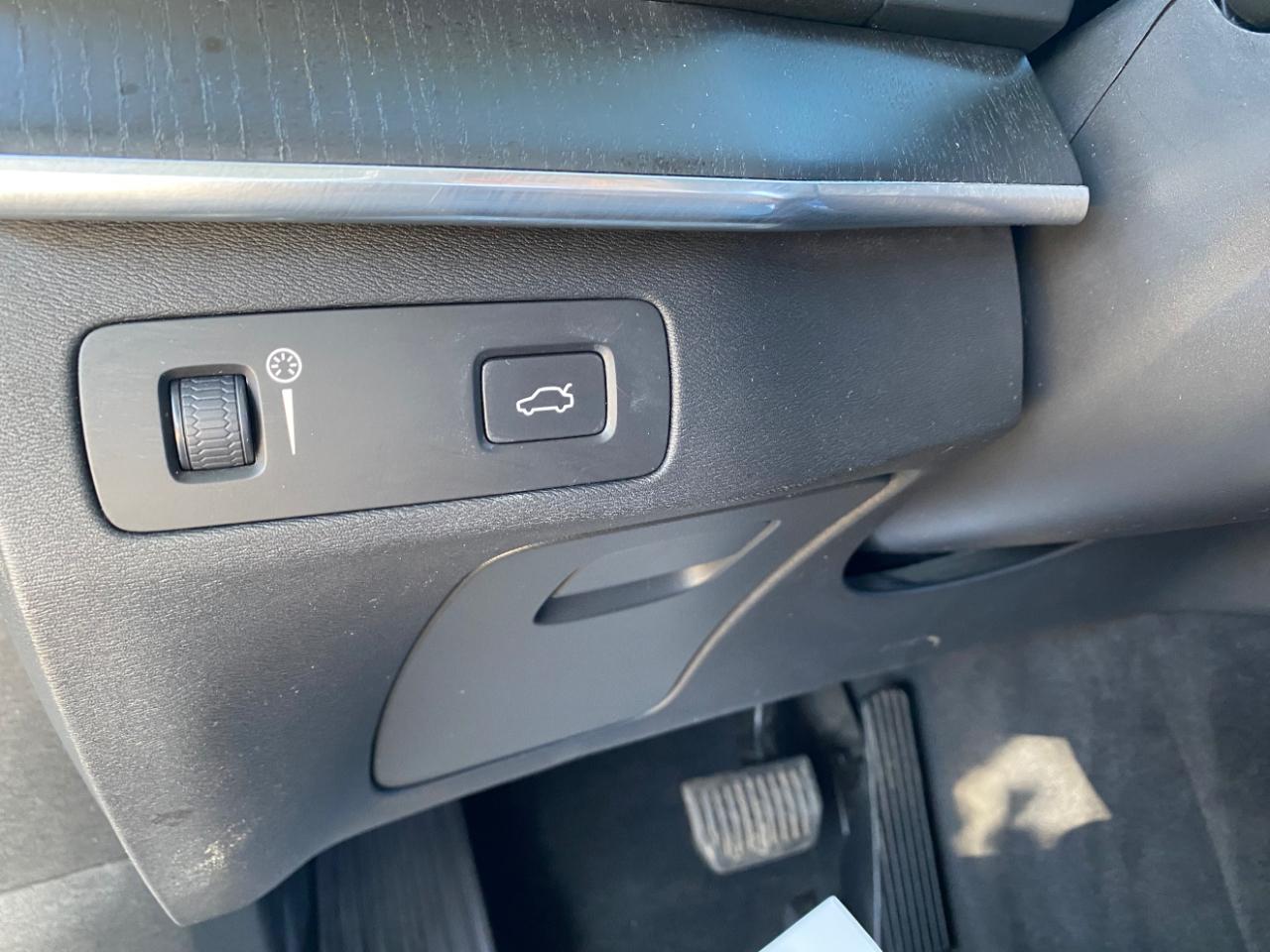 Volvo XC90 T6 AWD Momentum 6 Passenger 2020