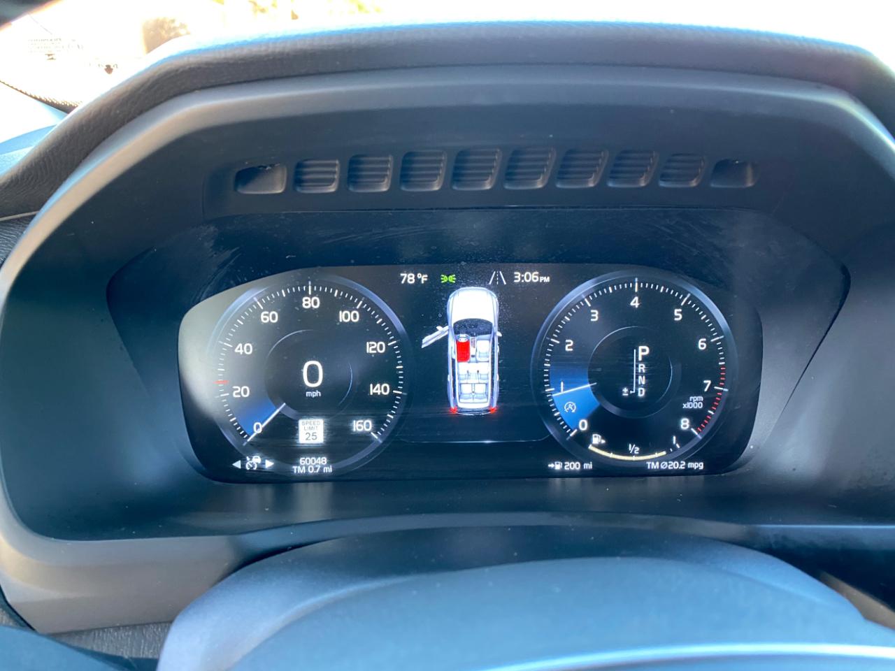 Volvo XC90 T6 AWD Momentum 6 Passenger 2020