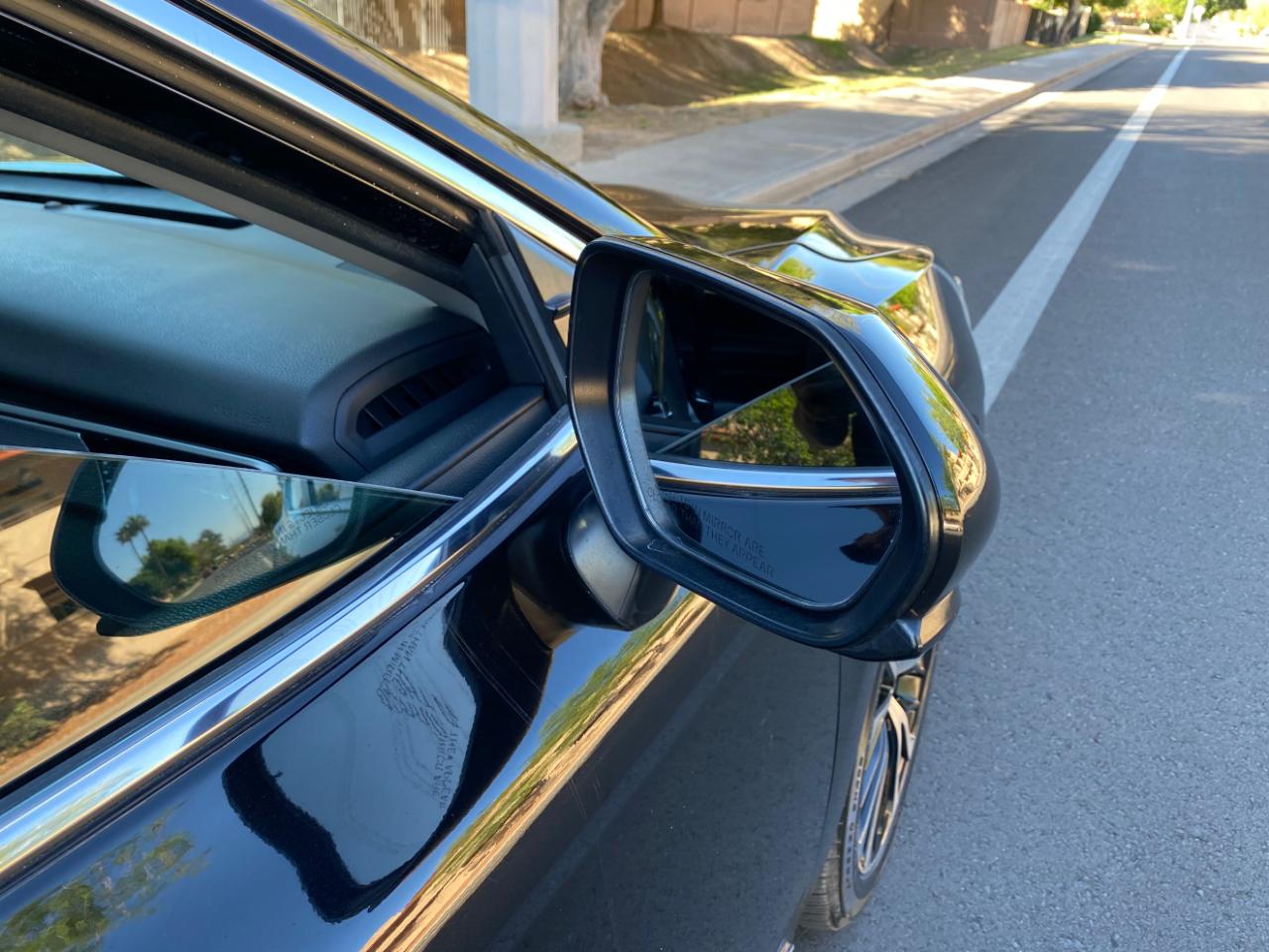 Toyota Camry SE Auto (Natl) 2020