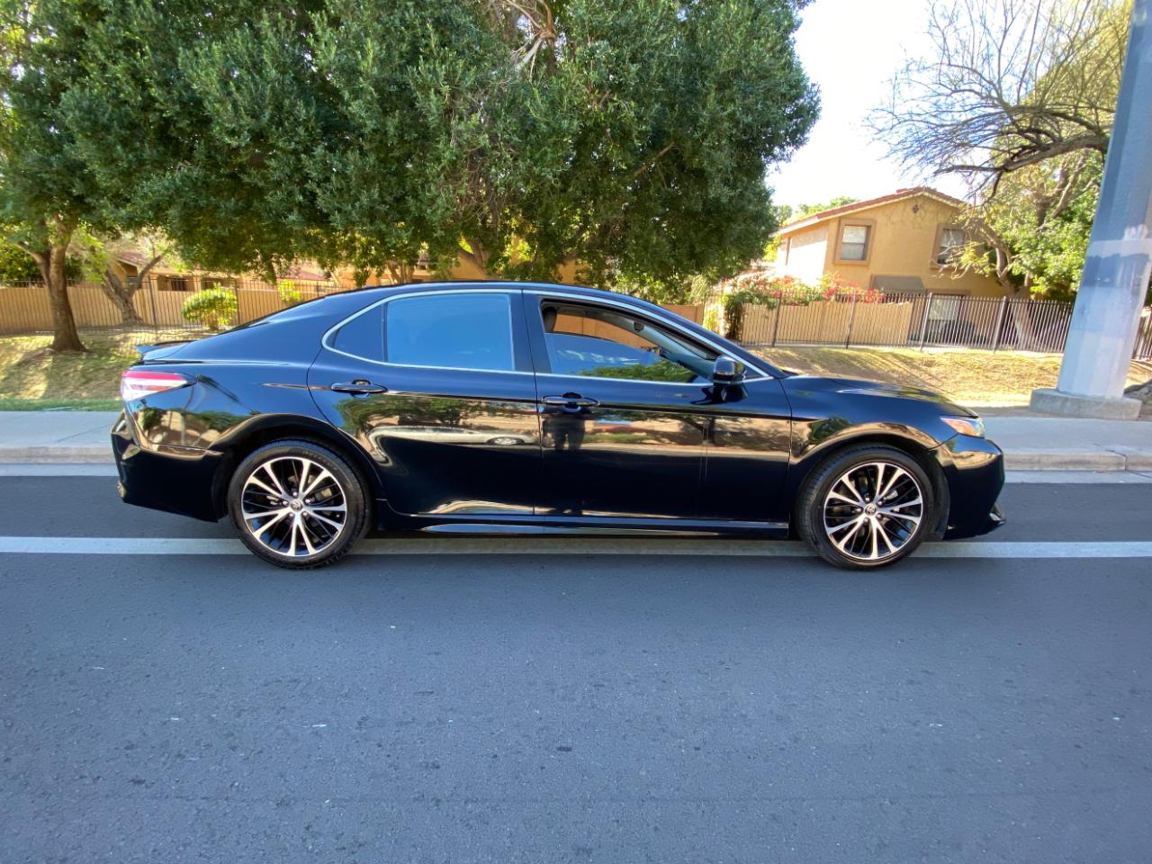 Toyota Camry SE Auto (Natl) 2020