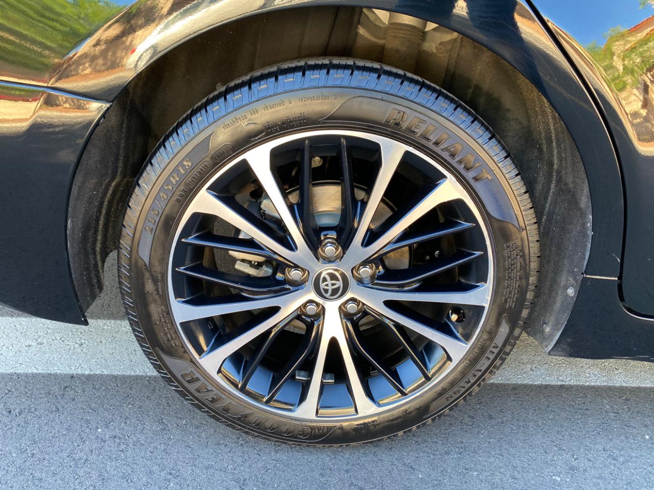 Toyota Camry SE Auto (Natl) 2020