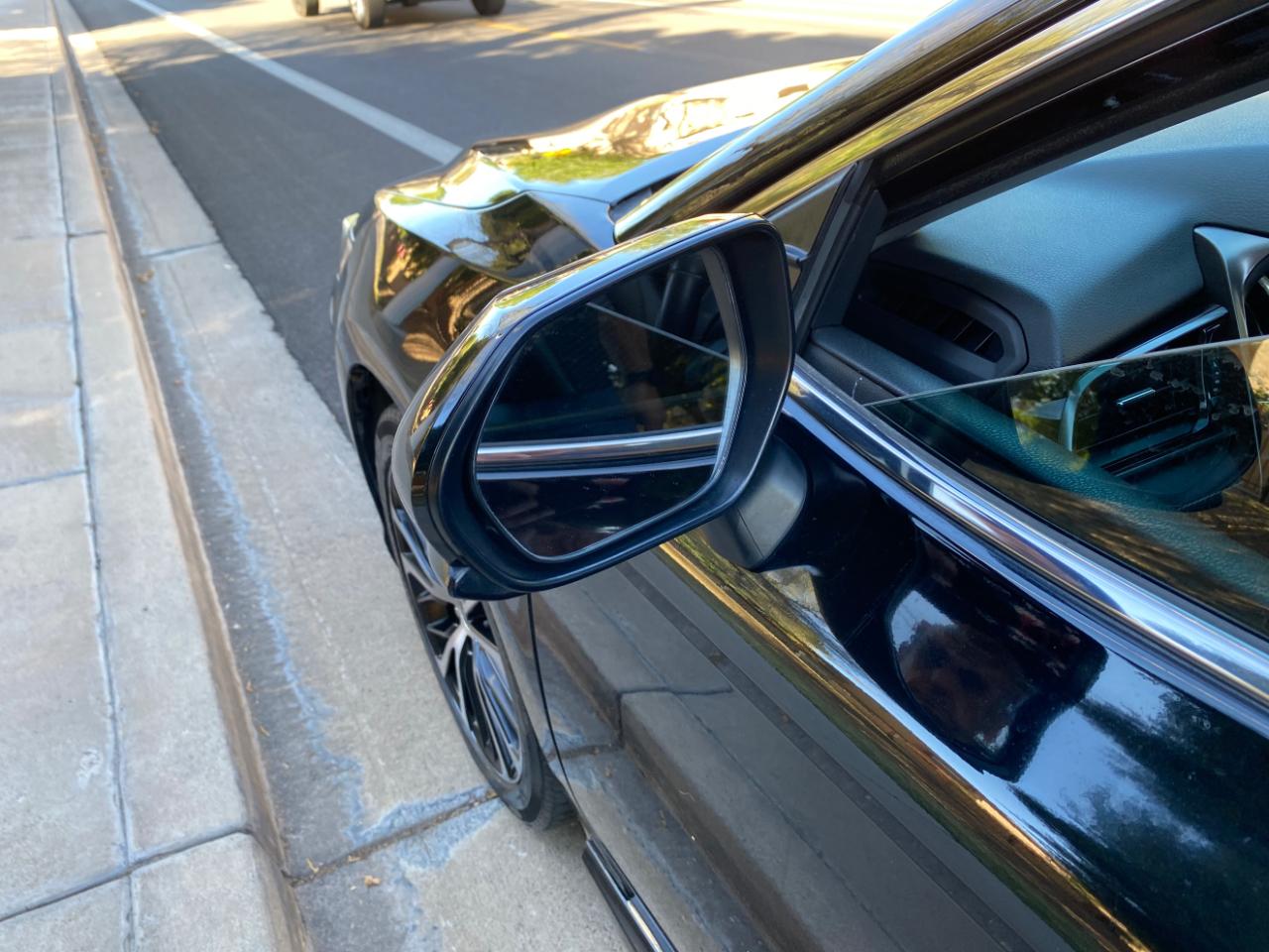 Toyota Camry SE Auto (Natl) 2020