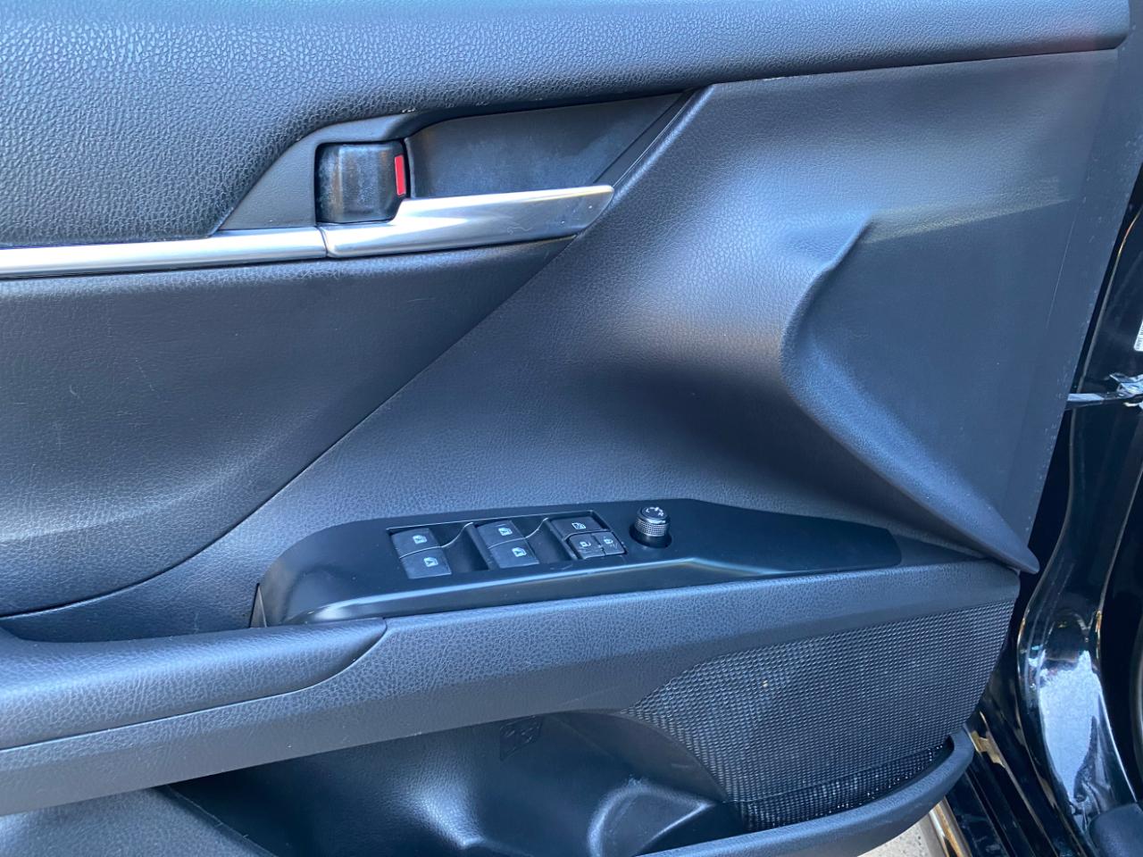 Toyota Camry SE Auto (Natl) 2020