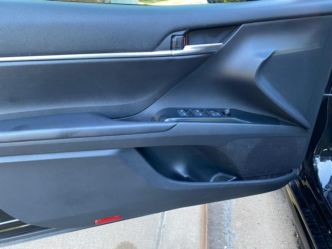 Toyota Camry SE Auto (Natl) 2020