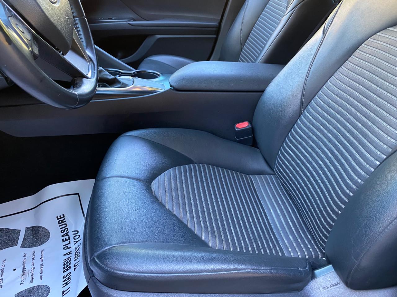 Toyota Camry SE Auto (Natl) 2020