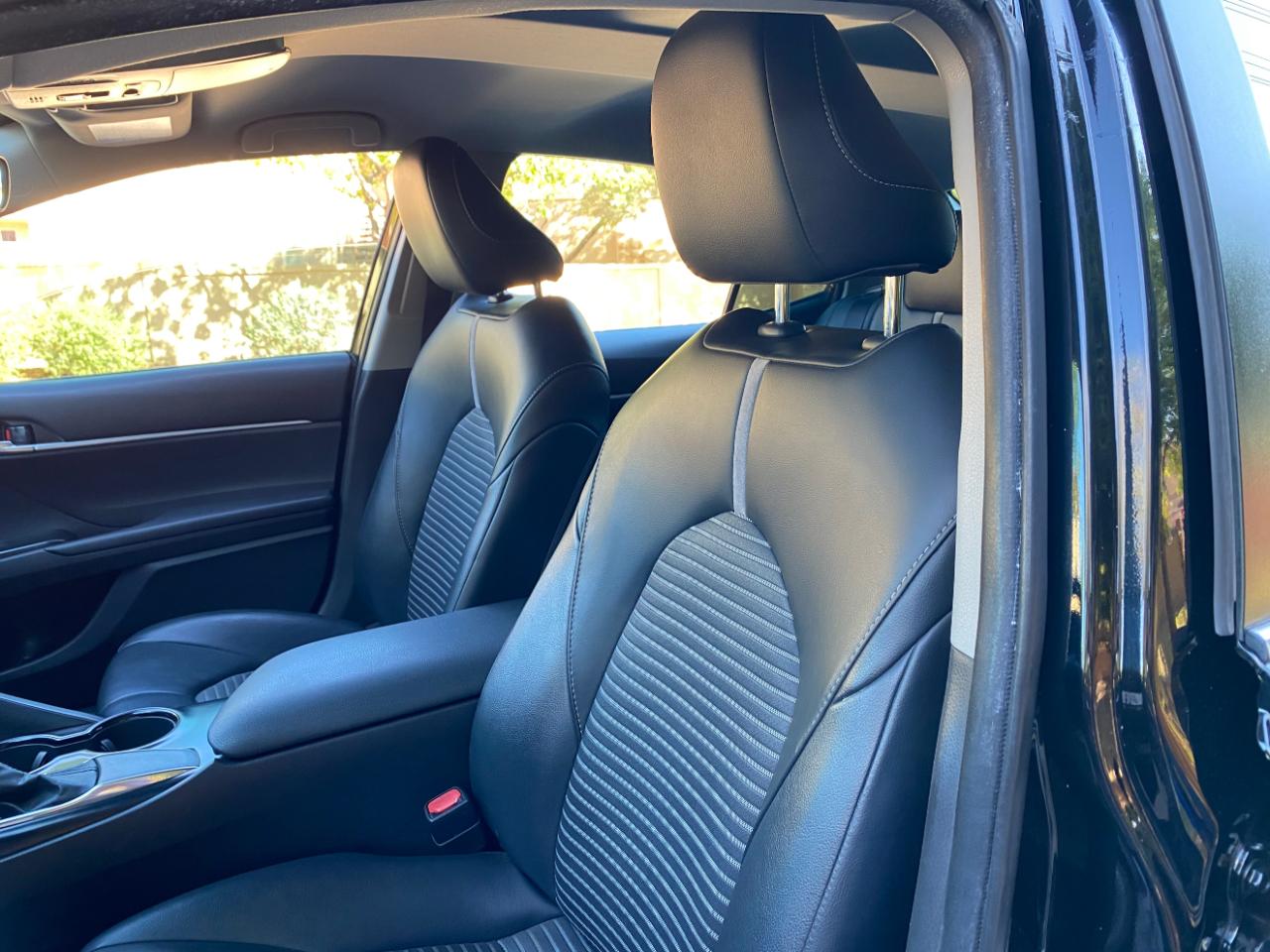 Toyota Camry SE Auto (Natl) 2020