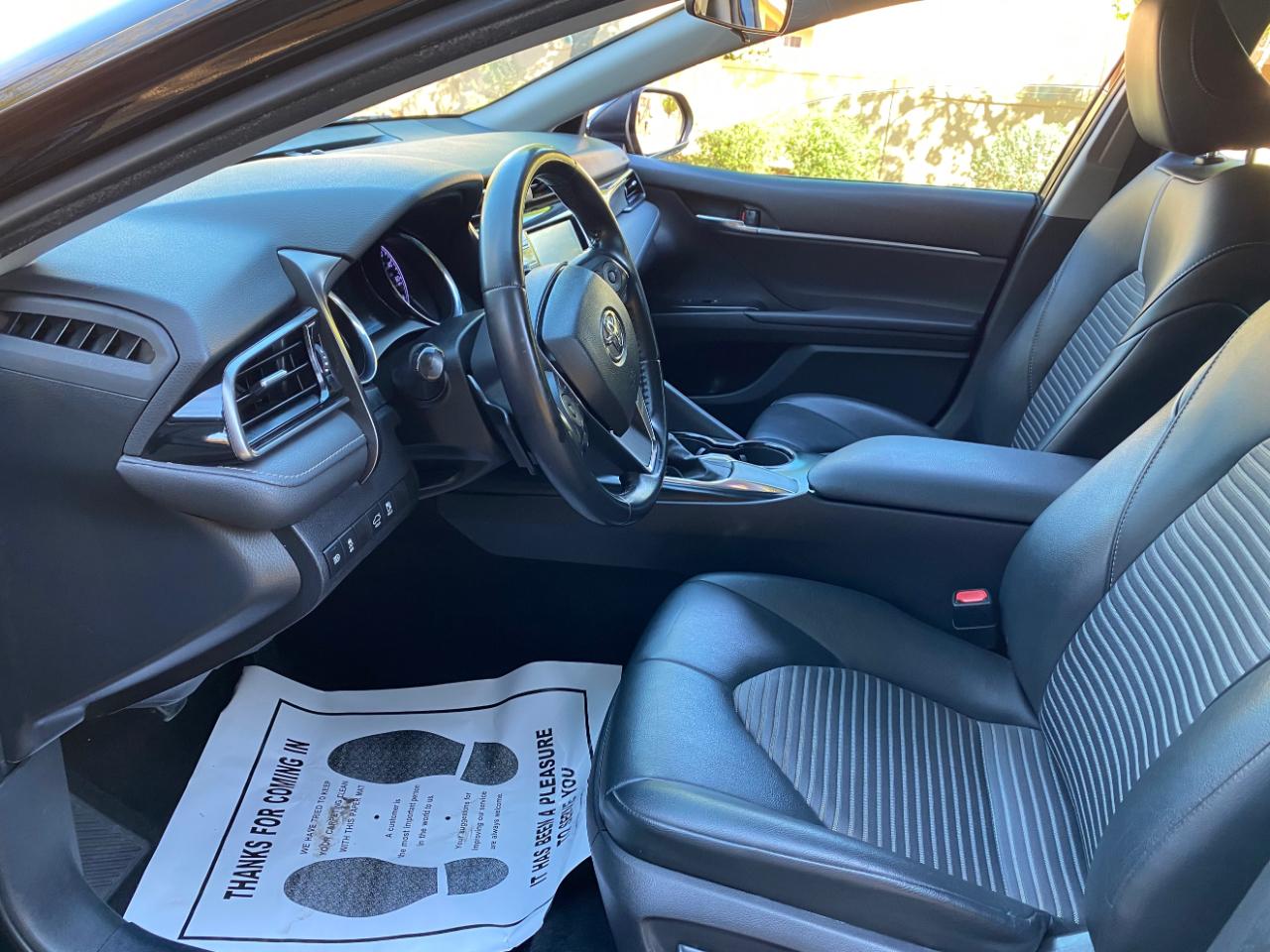 Toyota Camry SE Auto (Natl) 2020