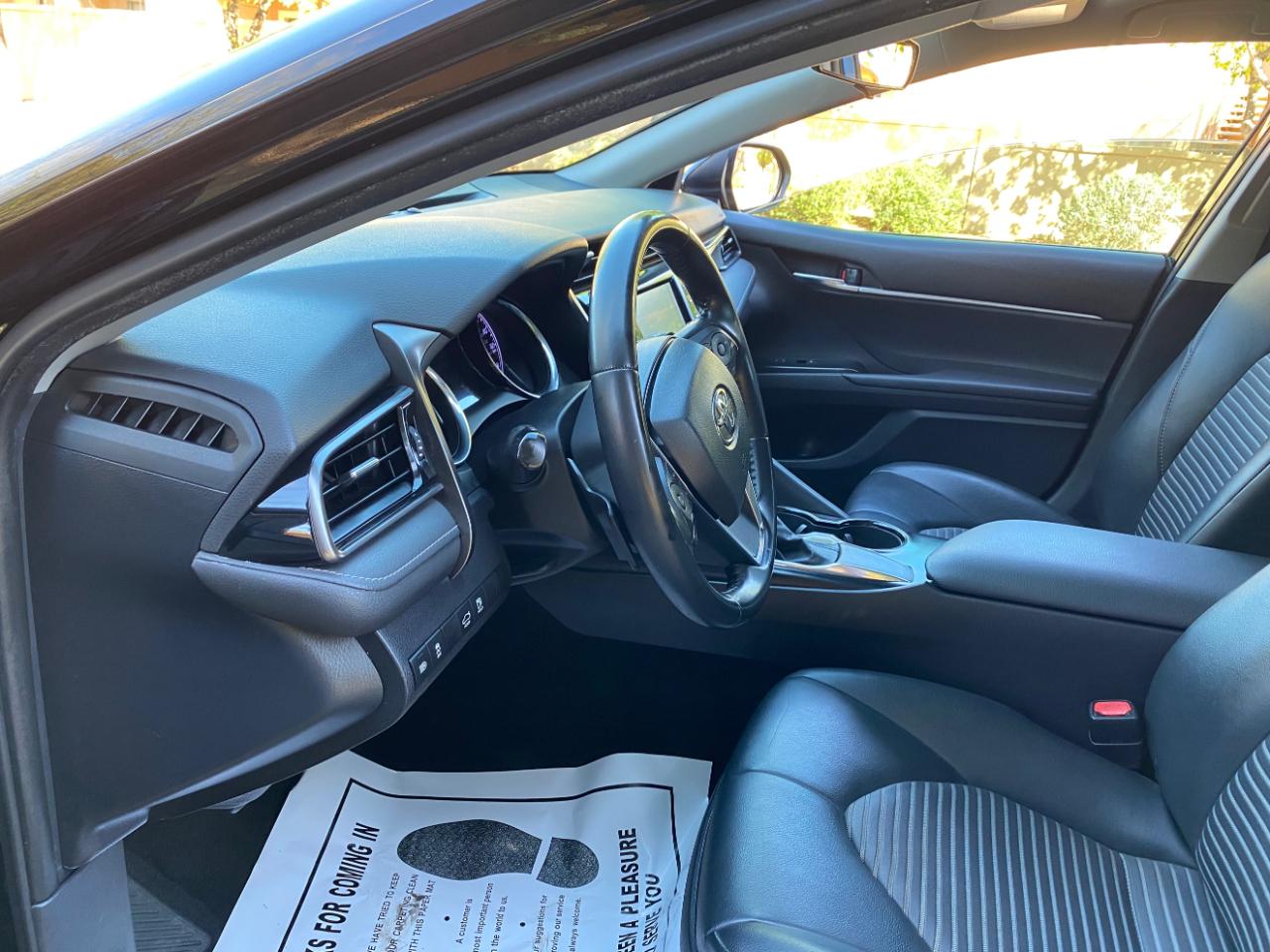 Toyota Camry SE Auto (Natl) 2020