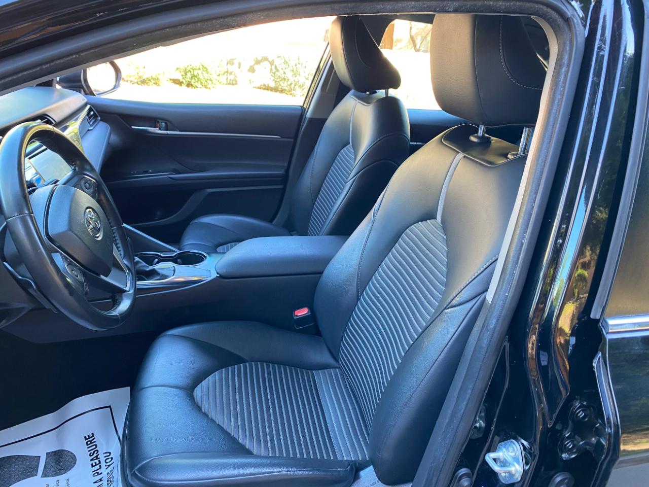 Toyota Camry SE Auto (Natl) 2020