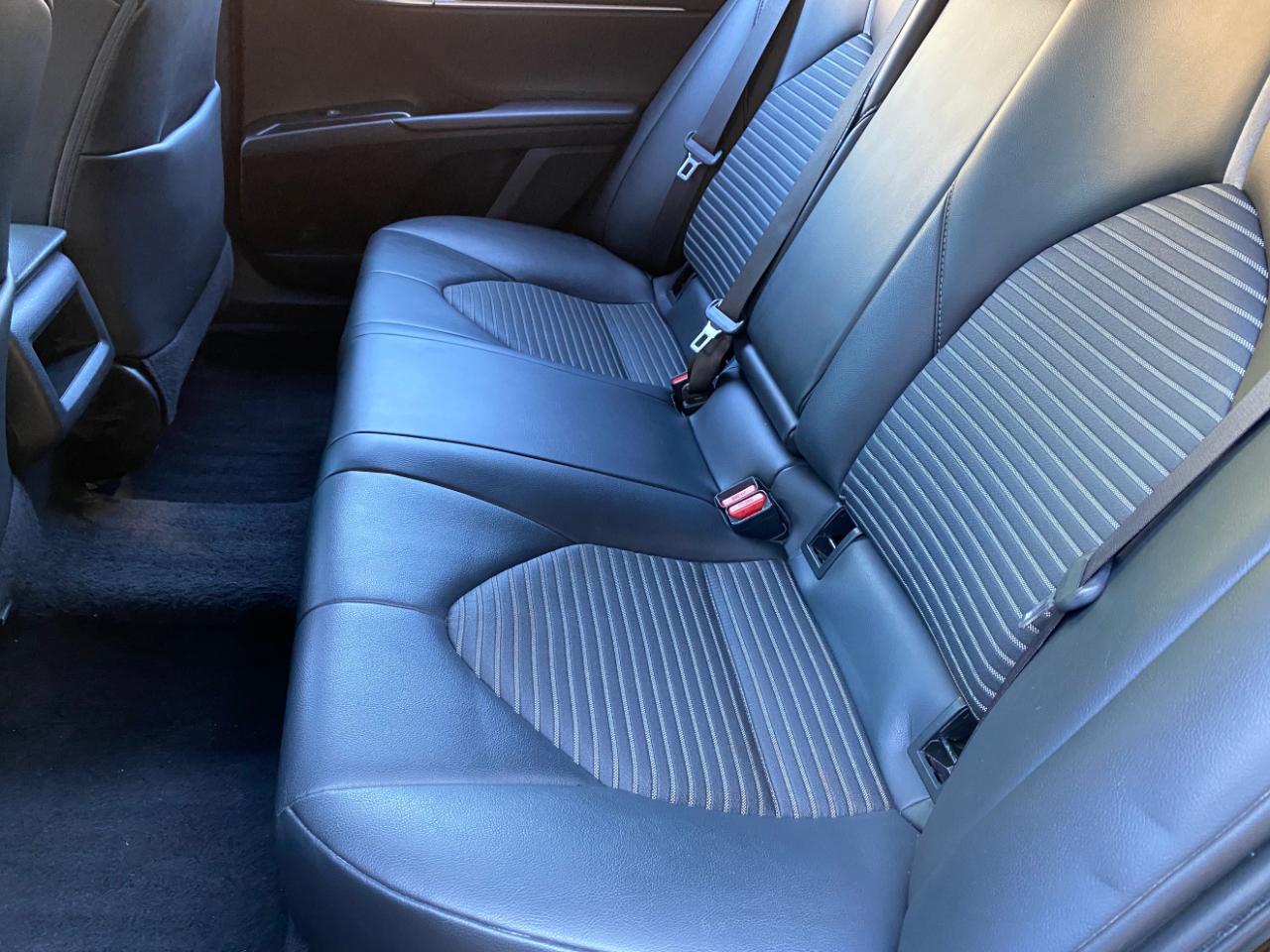 Toyota Camry SE Auto (Natl) 2020