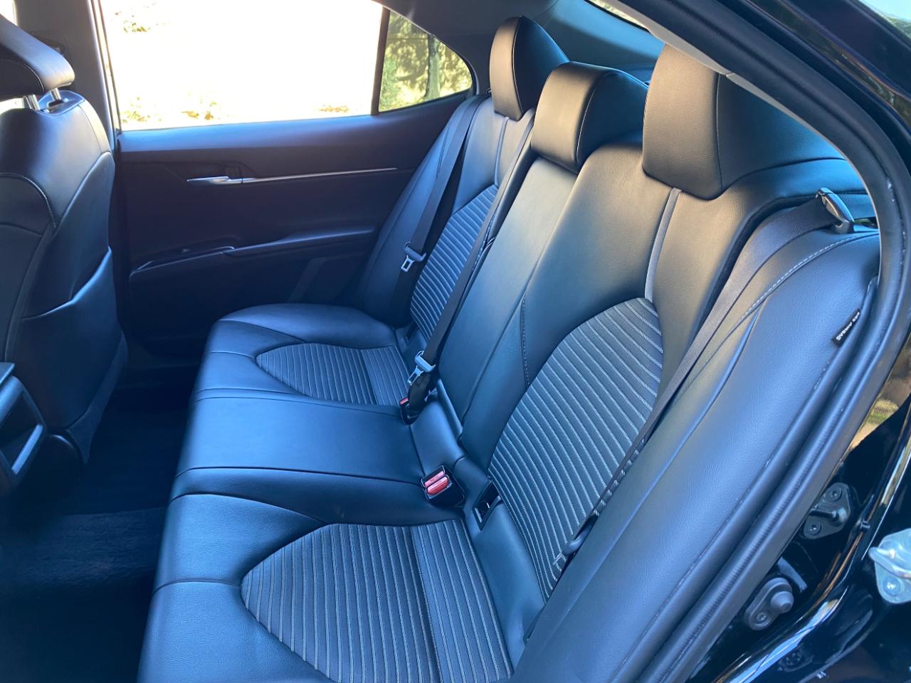 Toyota Camry SE Auto (Natl) 2020