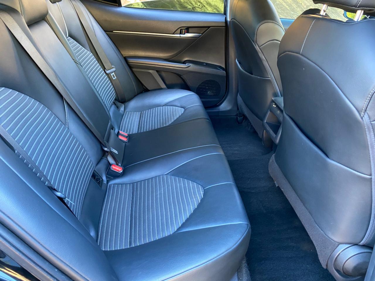 Toyota Camry SE Auto (Natl) 2020