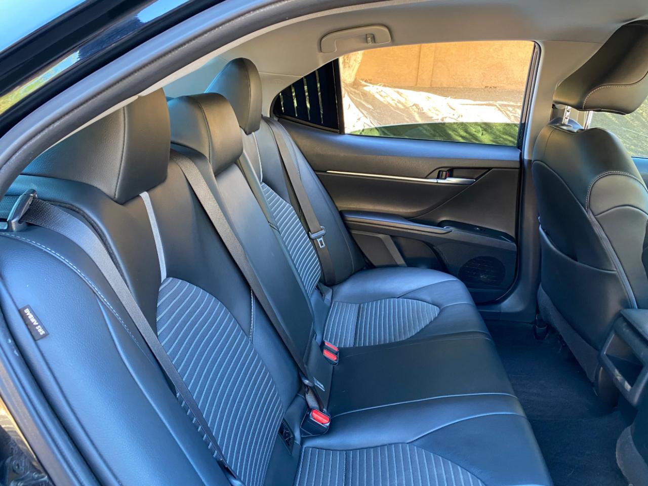 Toyota Camry SE Auto (Natl) 2020