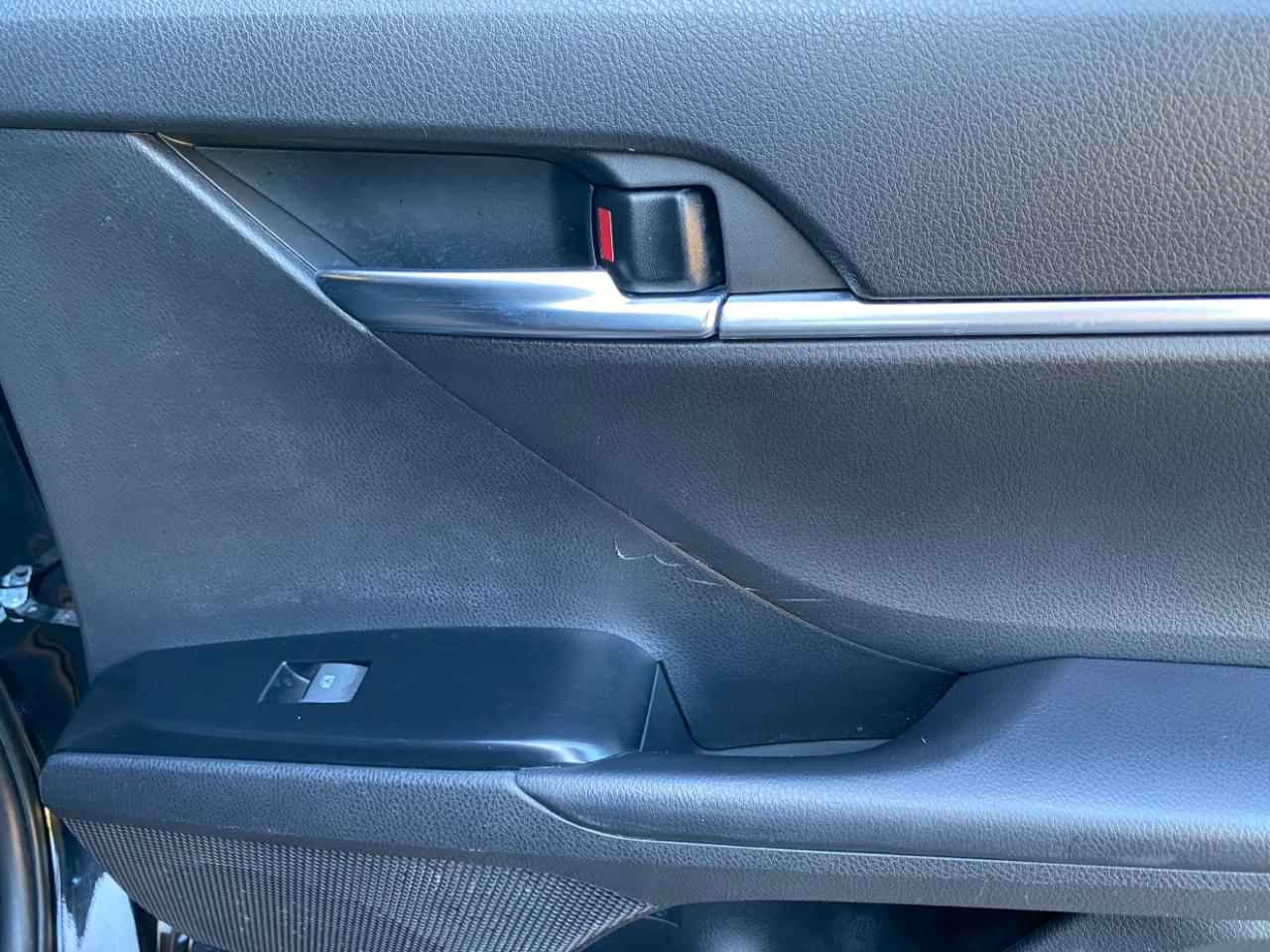 Toyota Camry SE Auto (Natl) 2020