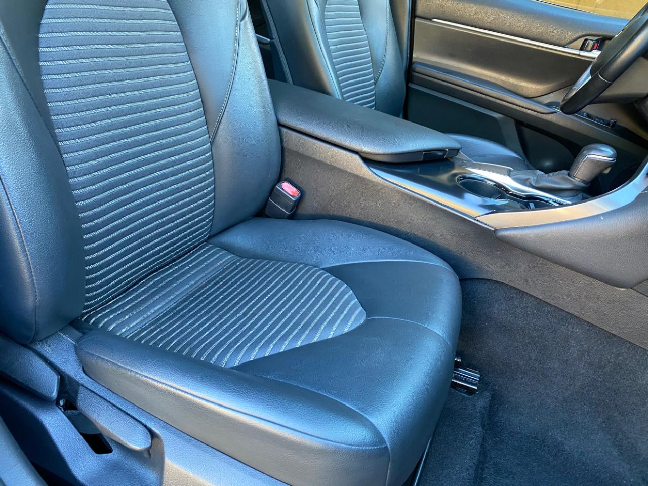 Toyota Camry SE Auto (Natl) 2020