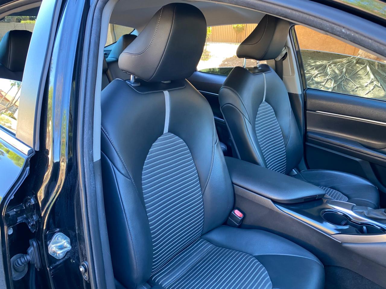 Toyota Camry SE Auto (Natl) 2020