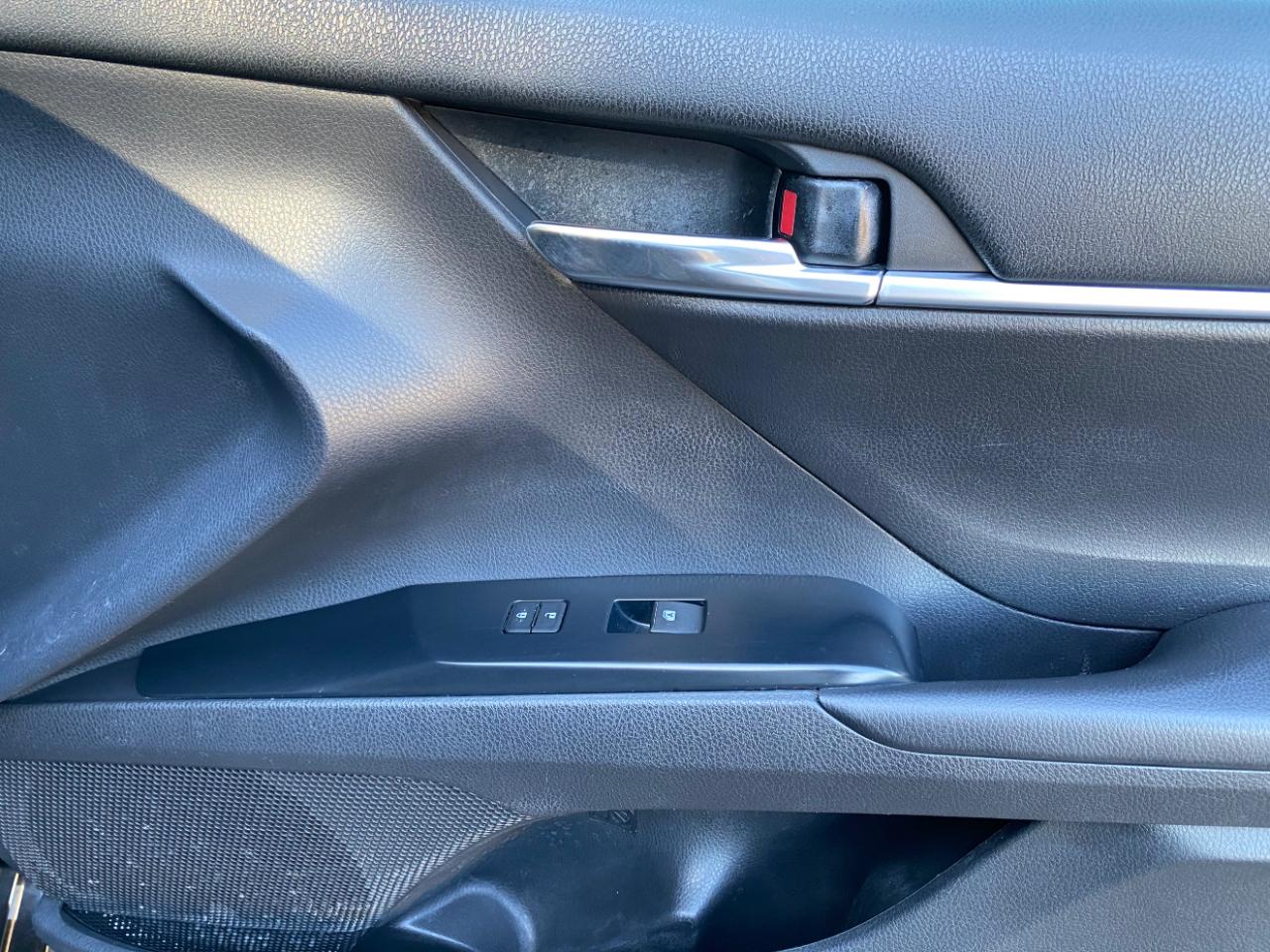 Toyota Camry SE Auto (Natl) 2020