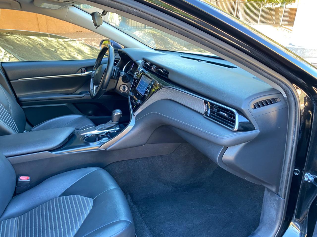 Toyota Camry SE Auto (Natl) 2020