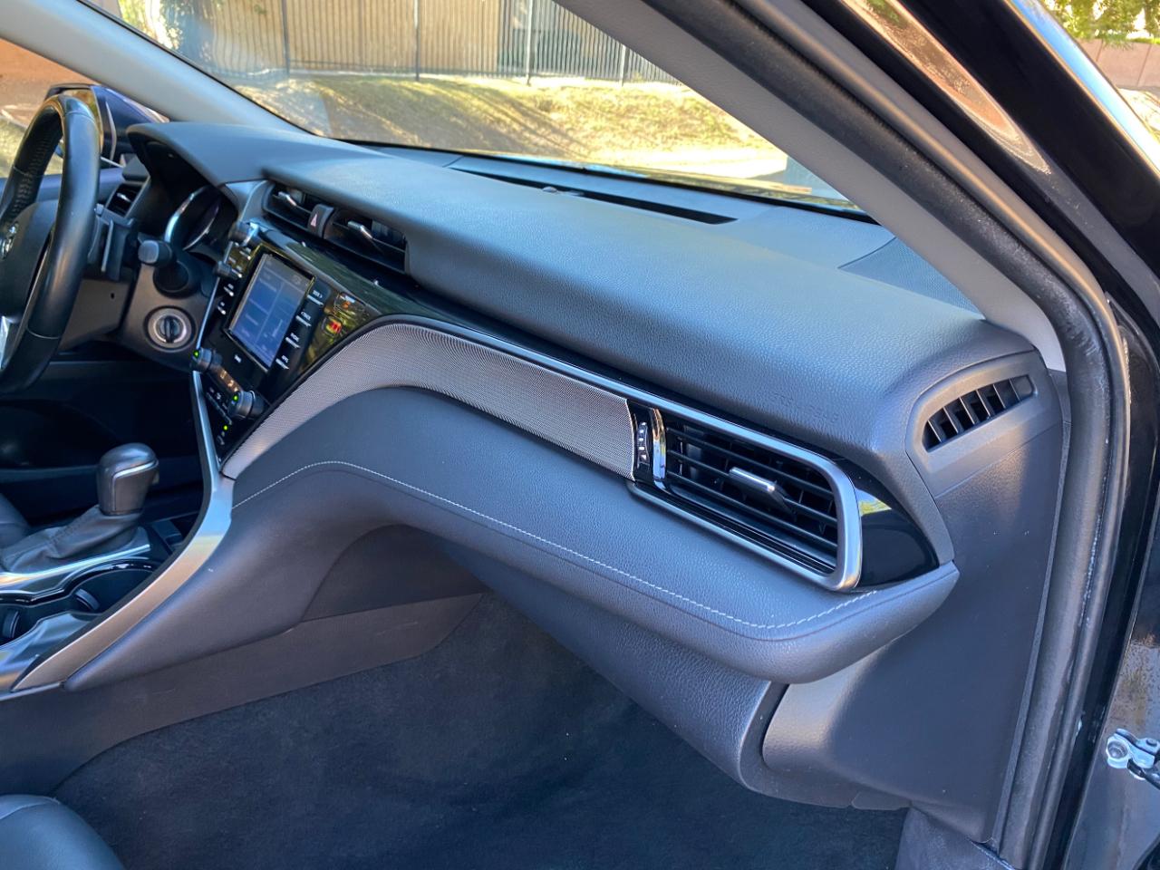 Toyota Camry SE Auto (Natl) 2020