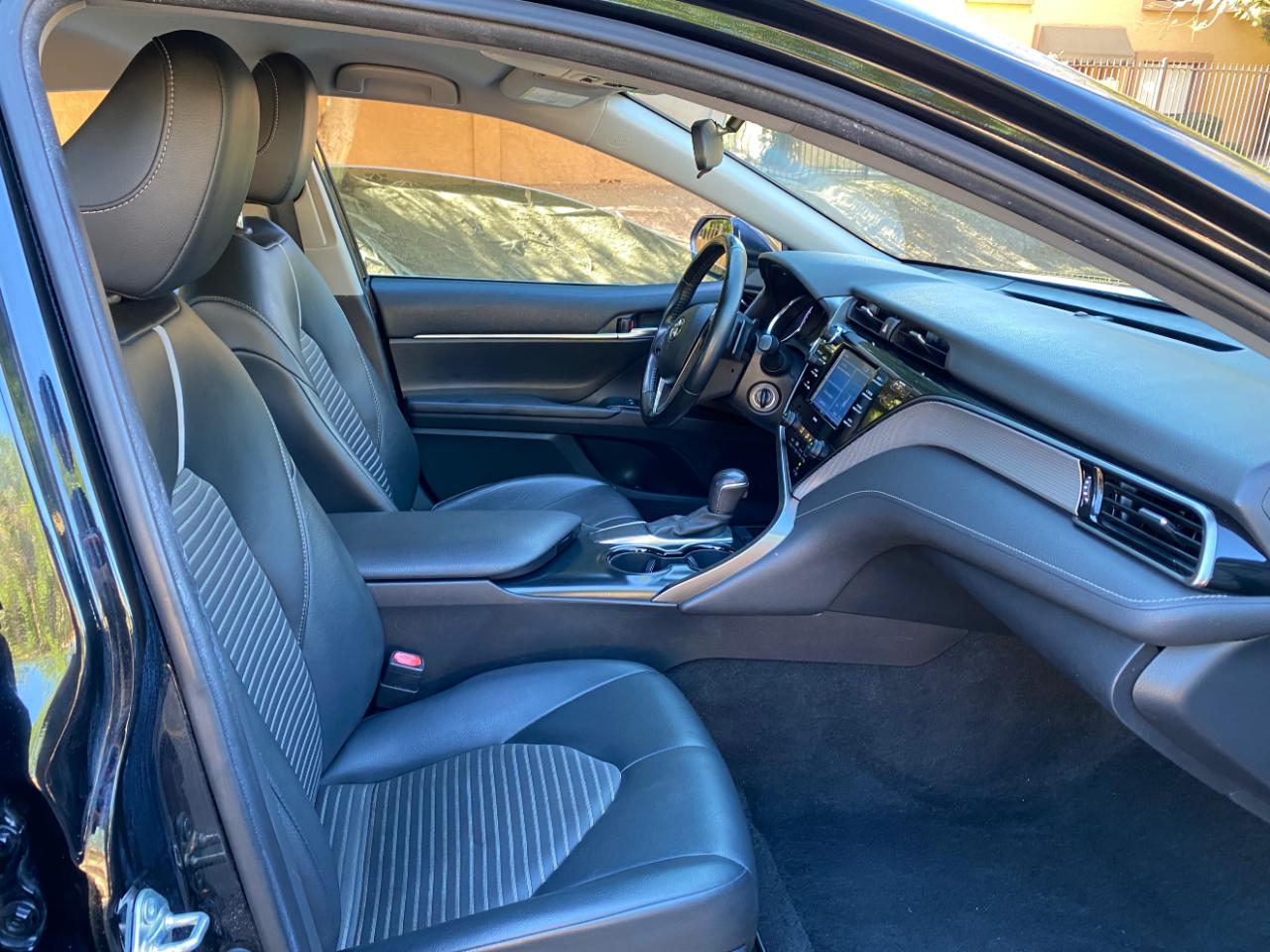 Toyota Camry SE Auto (Natl) 2020