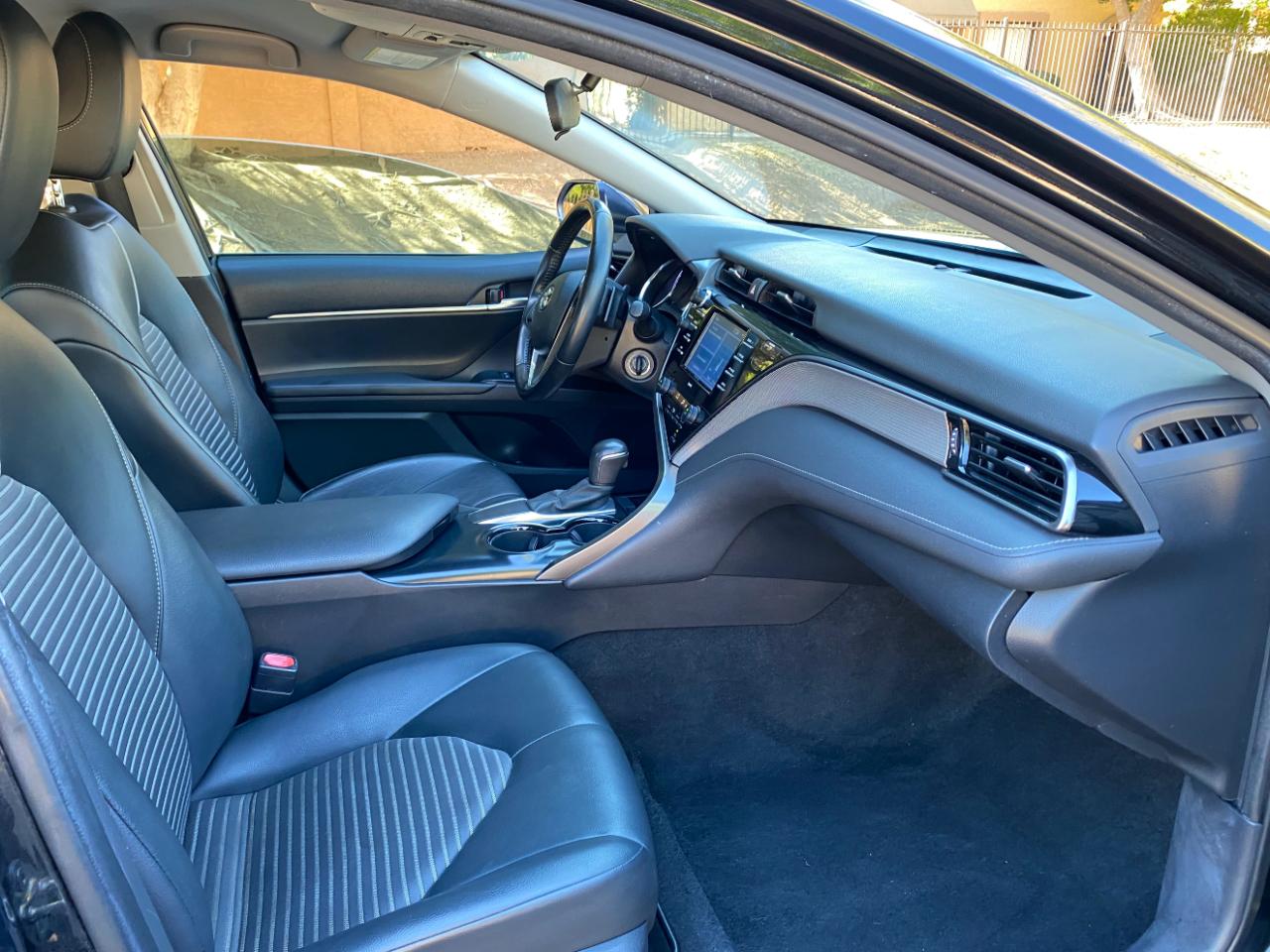 Toyota Camry SE Auto (Natl) 2020