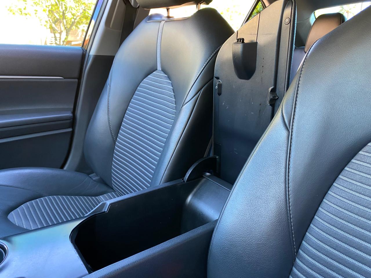 Toyota Camry SE Auto (Natl) 2020