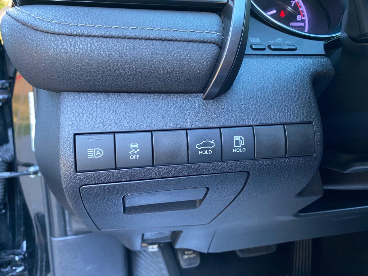 Toyota Camry SE Auto (Natl) 2020