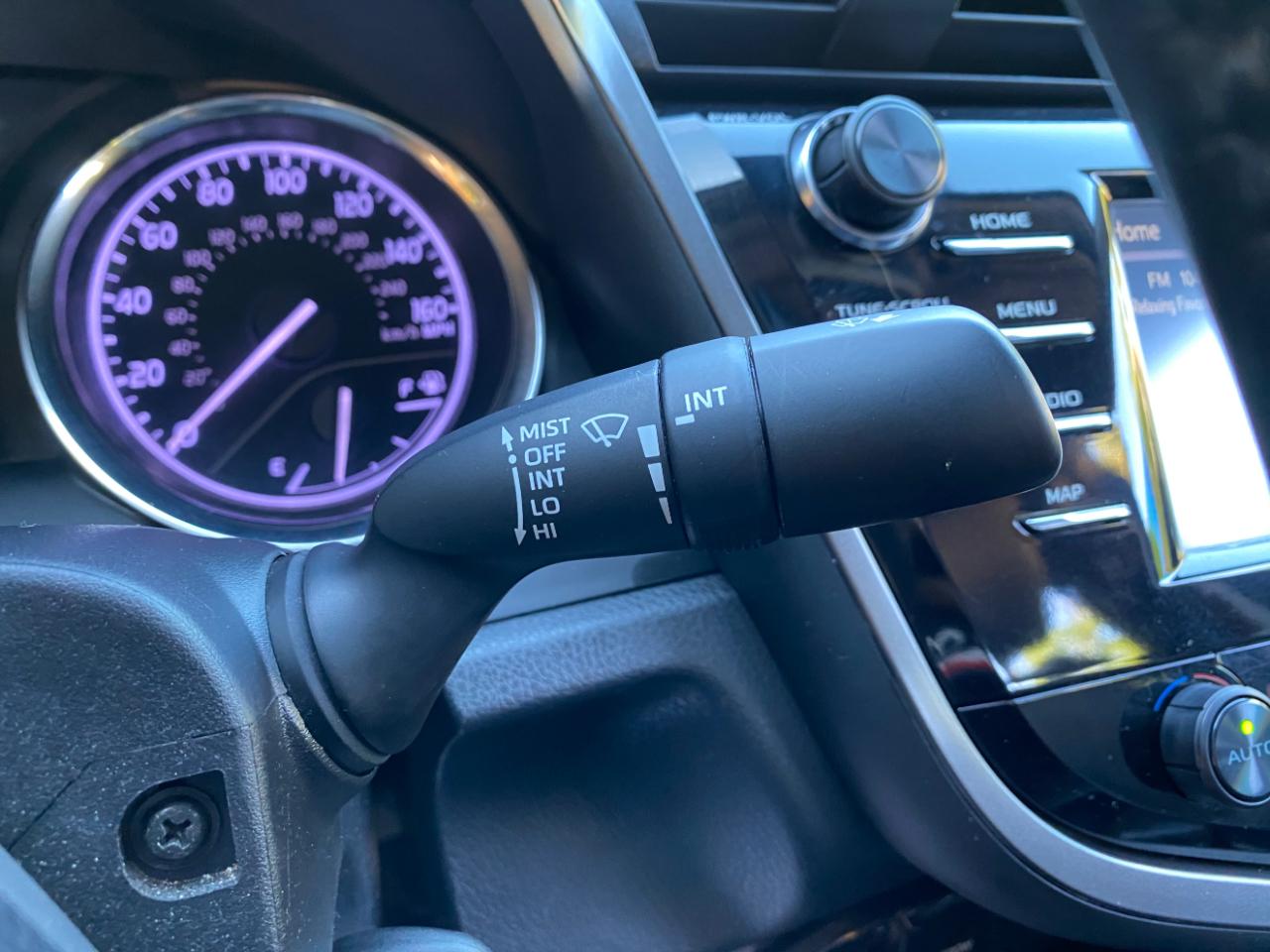 Toyota Camry SE Auto (Natl) 2020