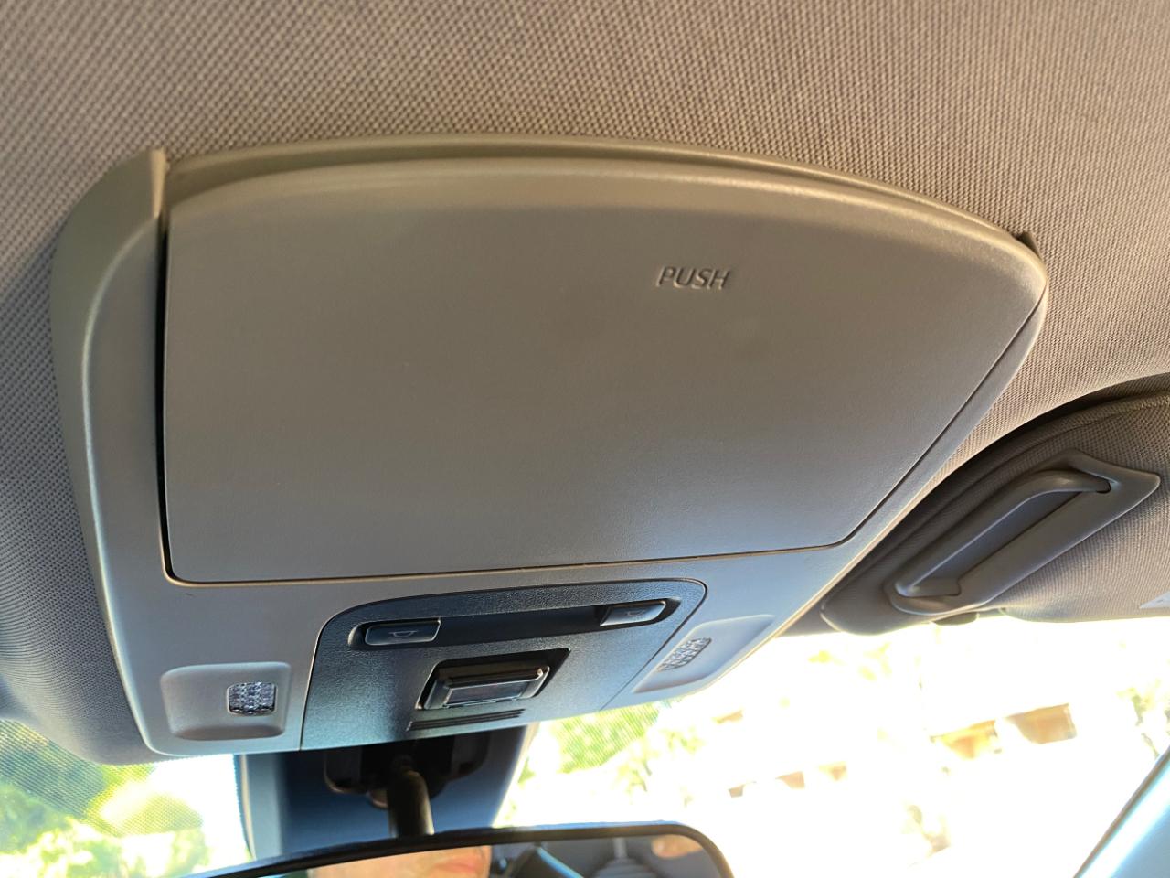 Toyota Camry SE Auto (Natl) 2020