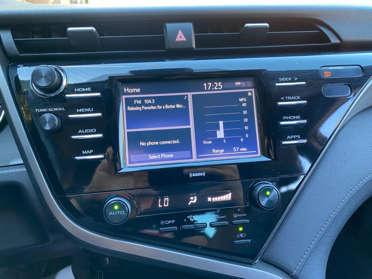 Toyota Camry SE Auto (Natl) 2020