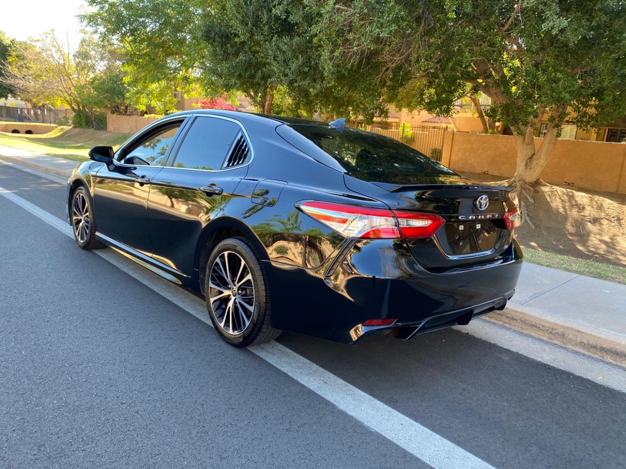 Toyota Camry SE Auto (Natl) 2020