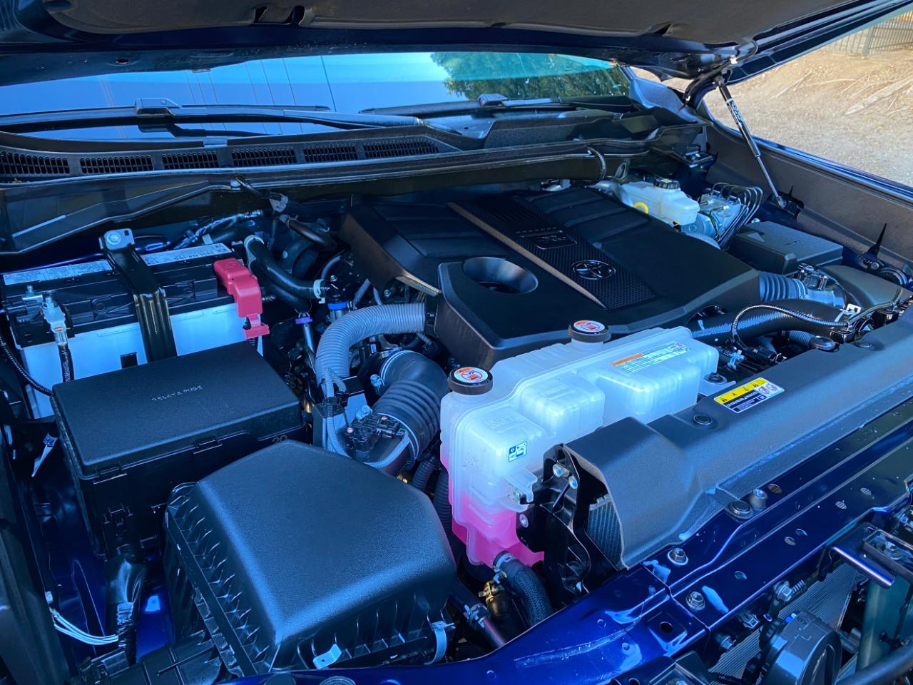 Toyota Tundra 4WD SR5 CrewMax 5.5' Bed (Natl) 2024