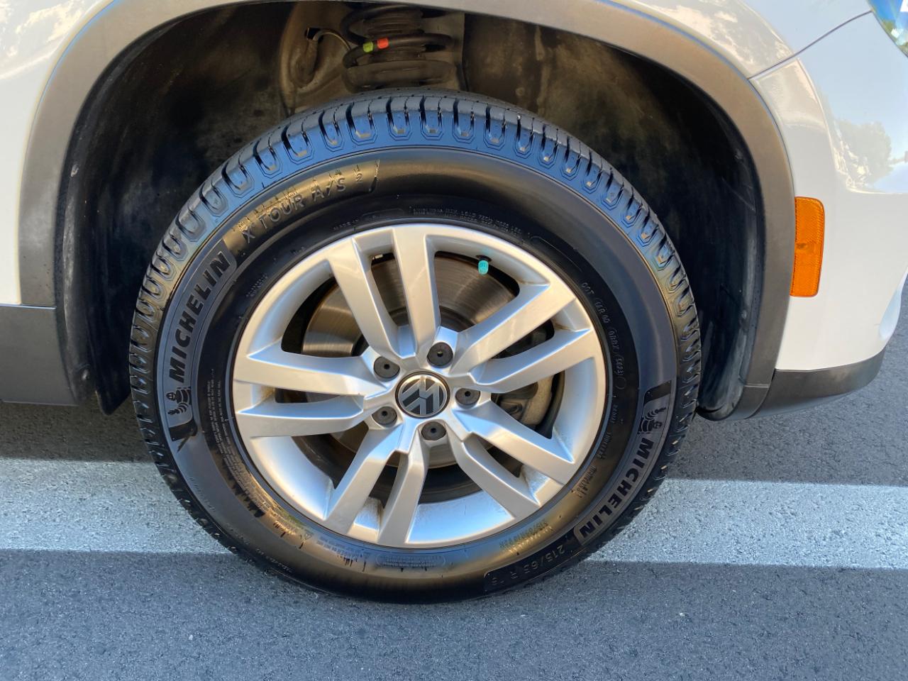 Volkswagen Tiguan 2WD 4dr Auto S 2012