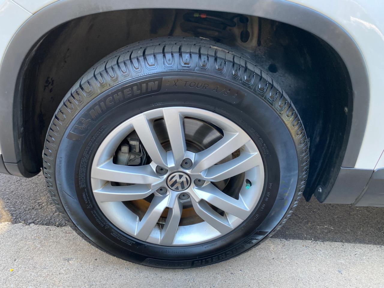 Volkswagen Tiguan 2WD 4dr Auto S 2012