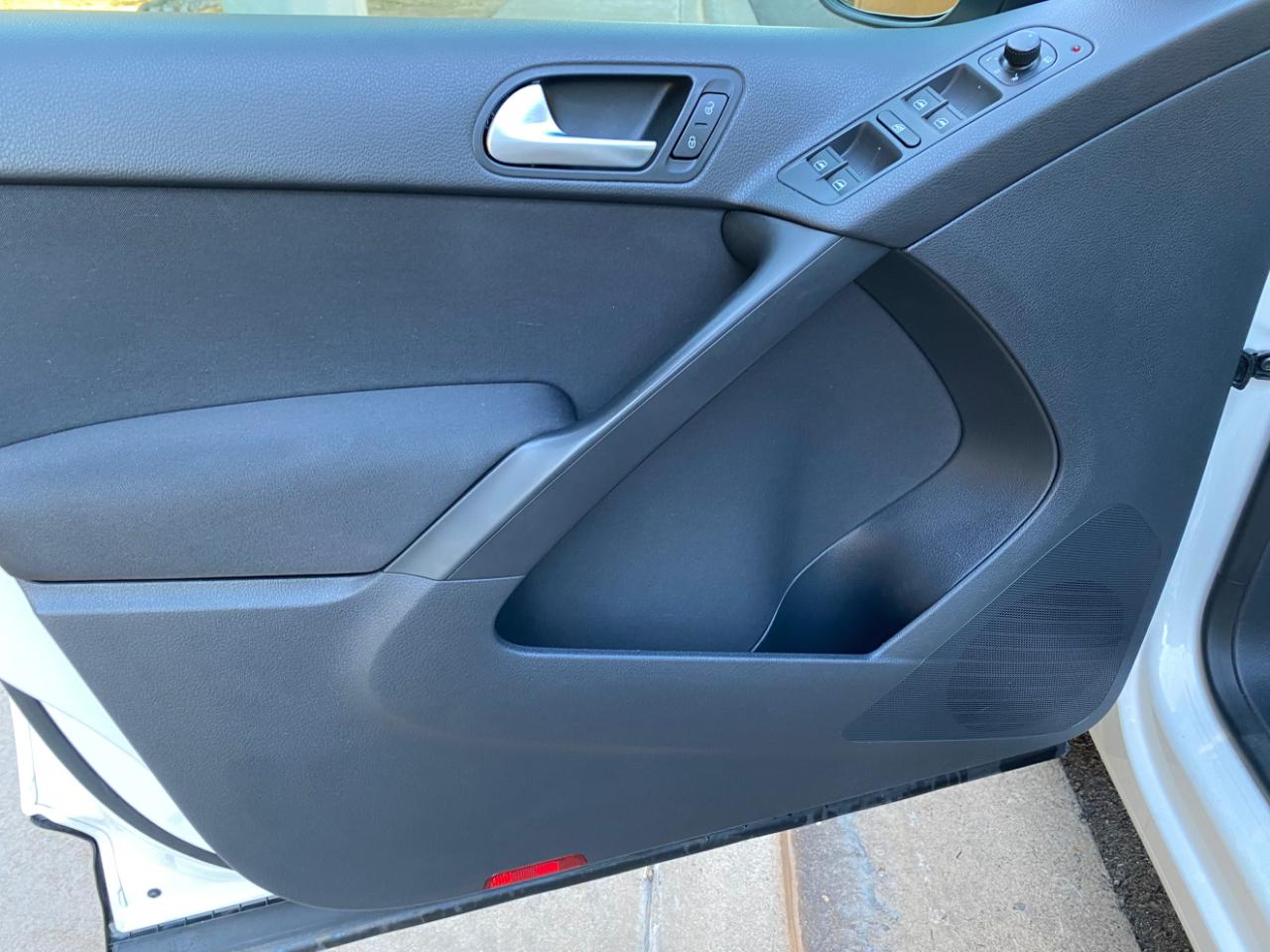 Volkswagen Tiguan 2WD 4dr Auto S 2012