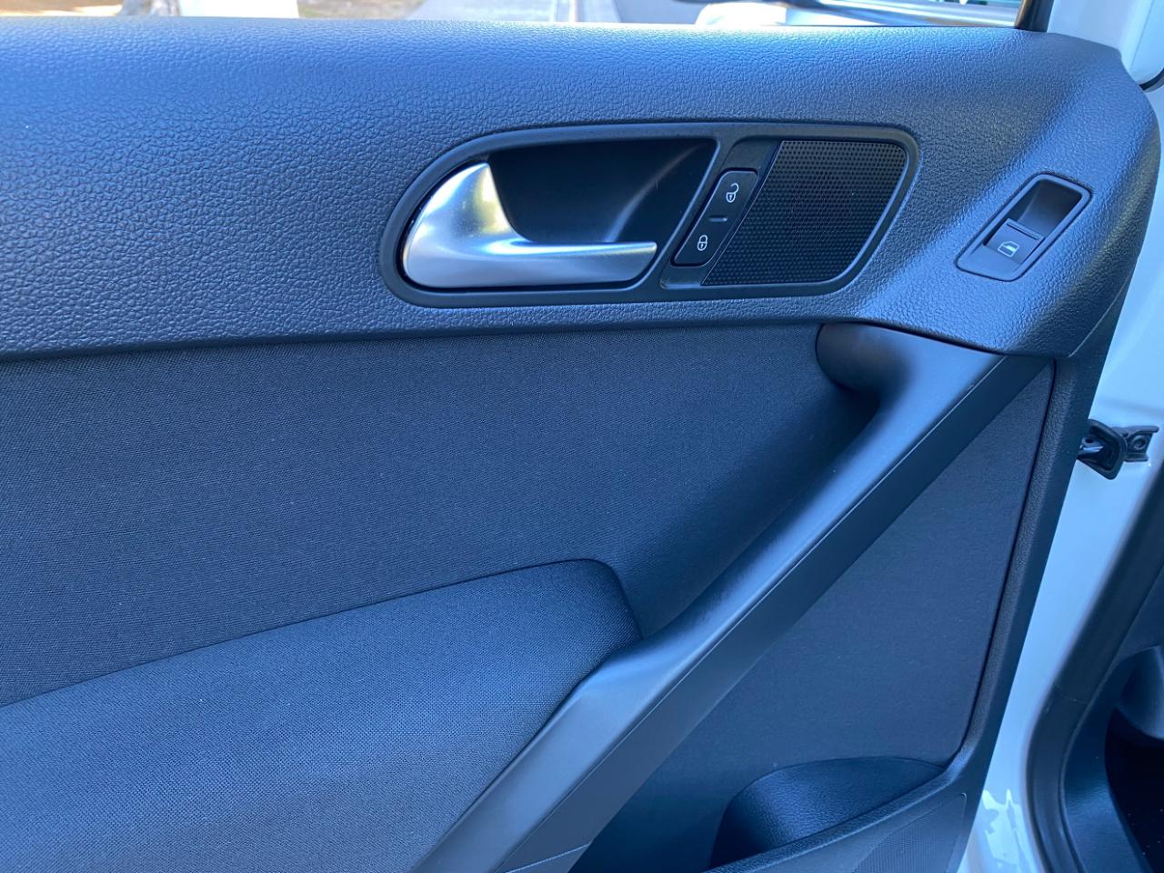 Volkswagen Tiguan 2WD 4dr Auto S 2012