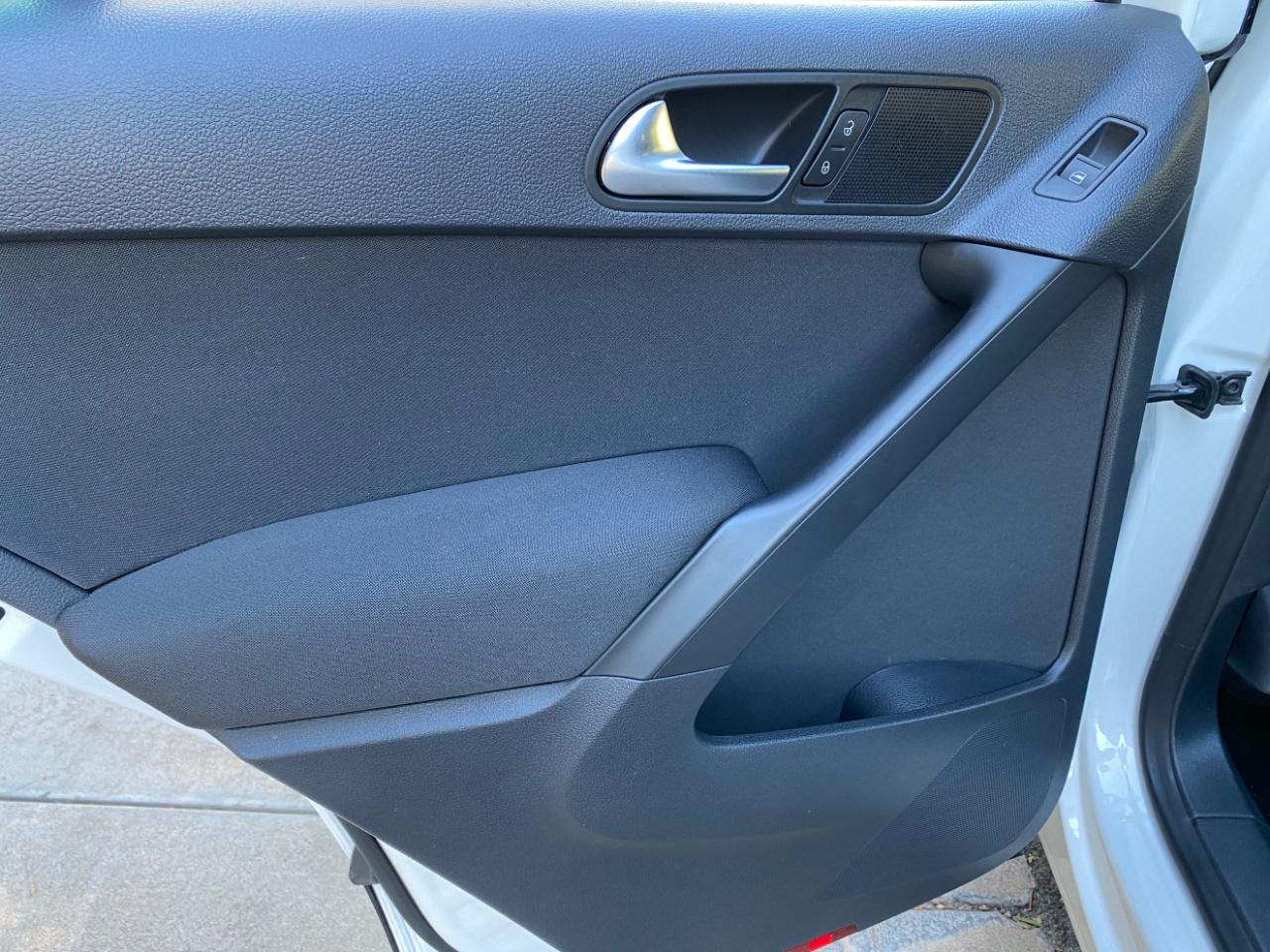 Volkswagen Tiguan 2WD 4dr Auto S 2012