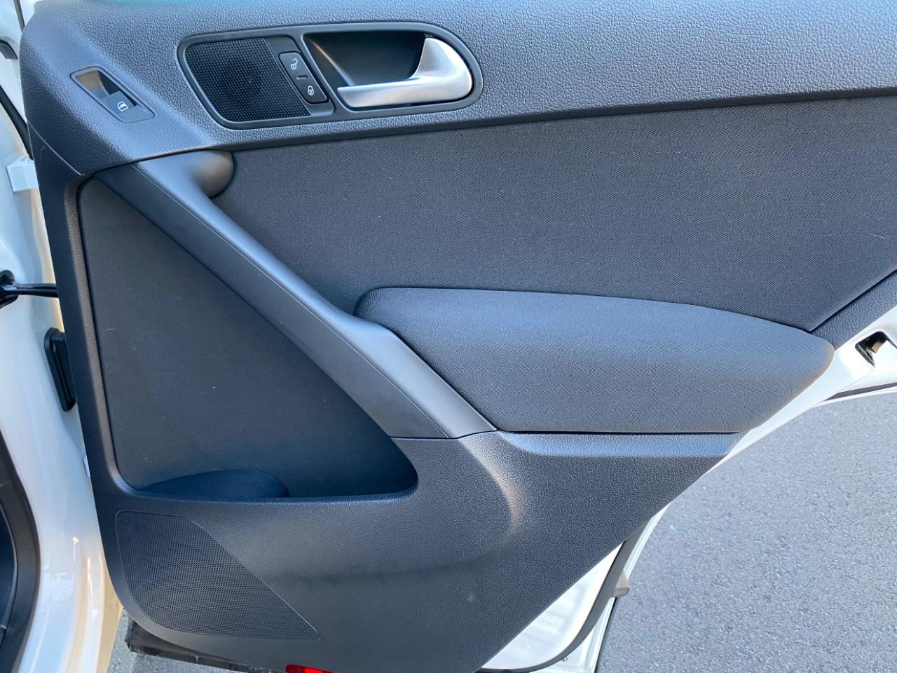 Volkswagen Tiguan 2WD 4dr Auto S 2012