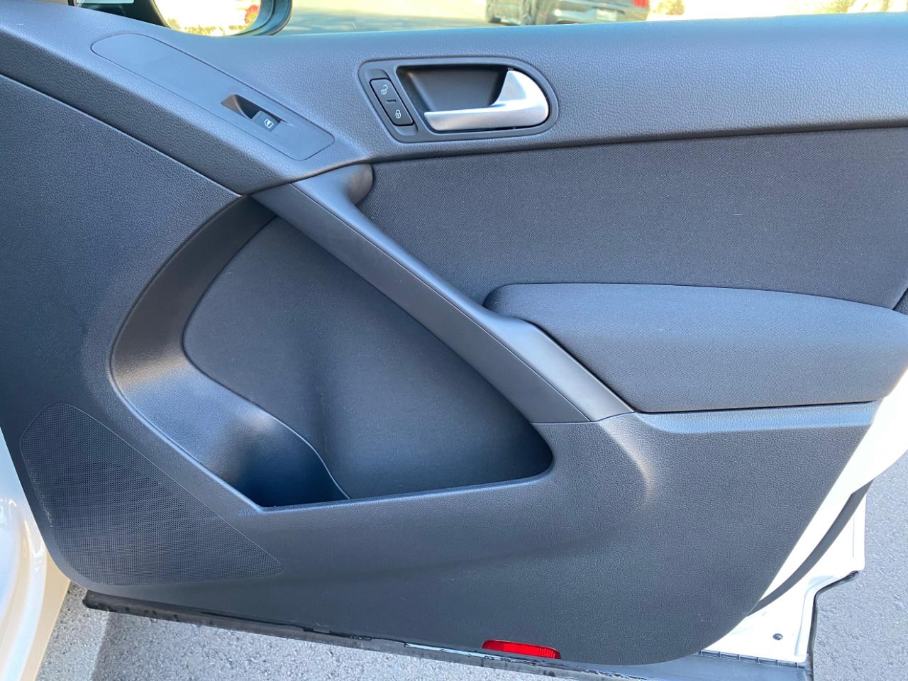 Volkswagen Tiguan 2WD 4dr Auto S 2012