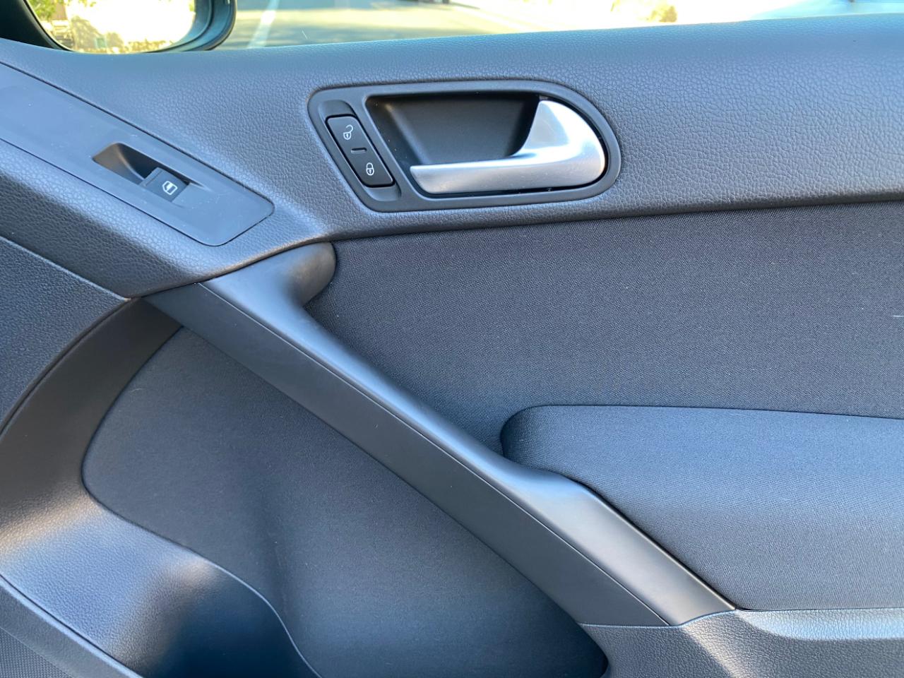 Volkswagen Tiguan 2WD 4dr Auto S 2012