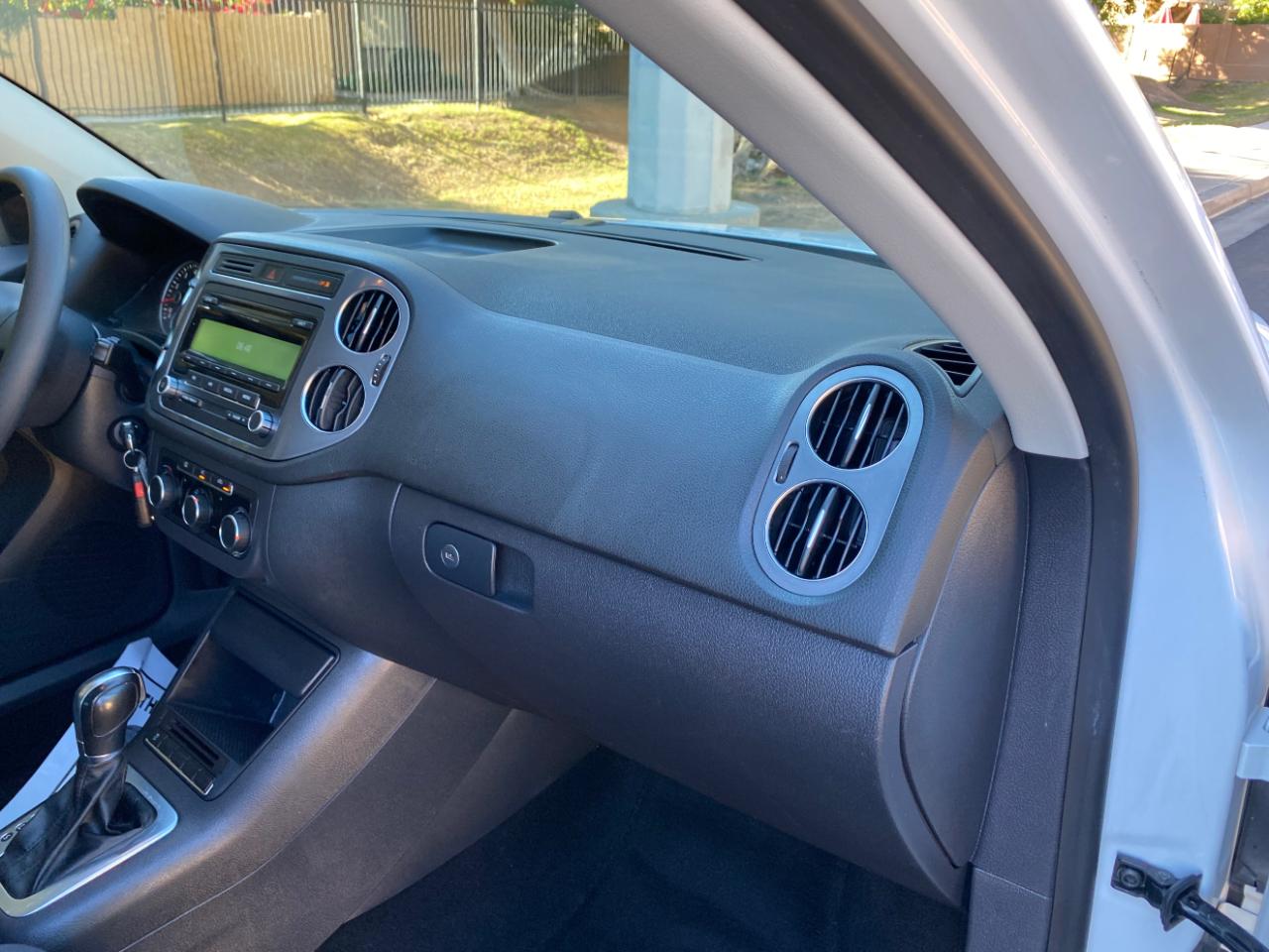 Volkswagen Tiguan 2WD 4dr Auto S 2012