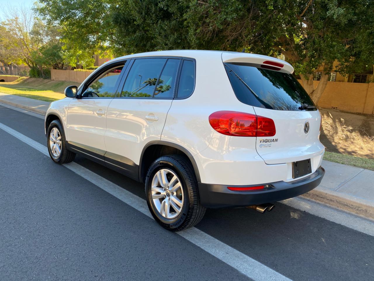 Volkswagen Tiguan 2WD 4dr Auto S 2012