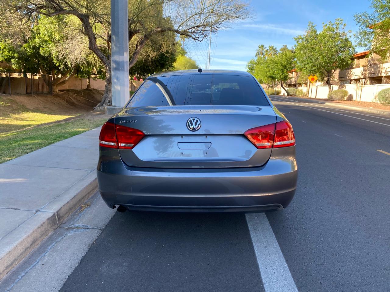 Volkswagen Passat 4dr Sdn 2.5L Auto S PZEV 2012