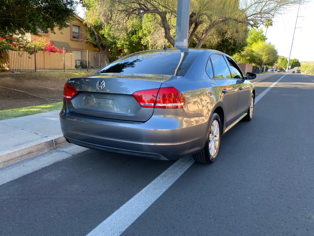 Volkswagen Passat 4dr Sdn 2.5L Auto S PZEV 2012