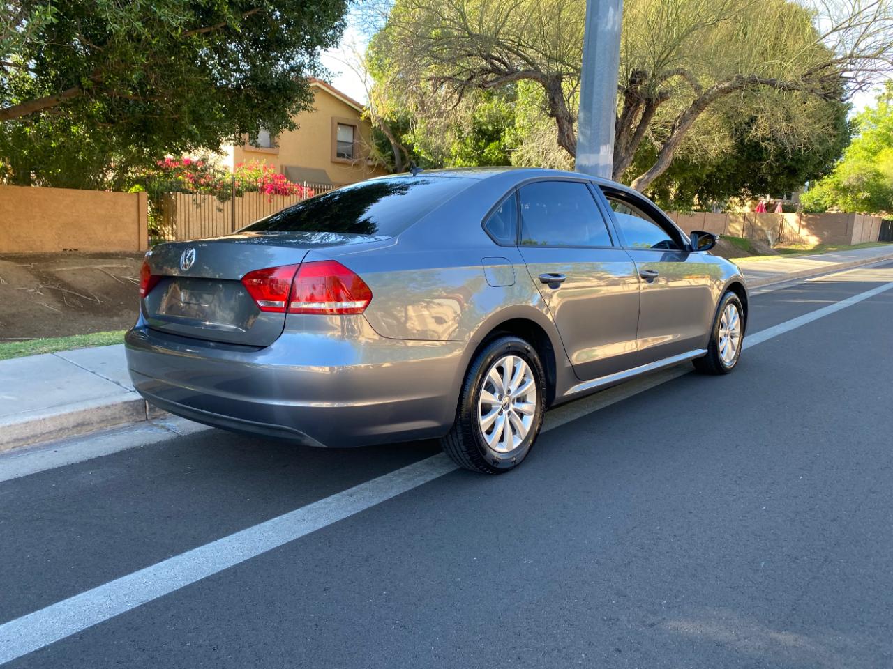 Volkswagen Passat 4dr Sdn 2.5L Auto S PZEV 2012